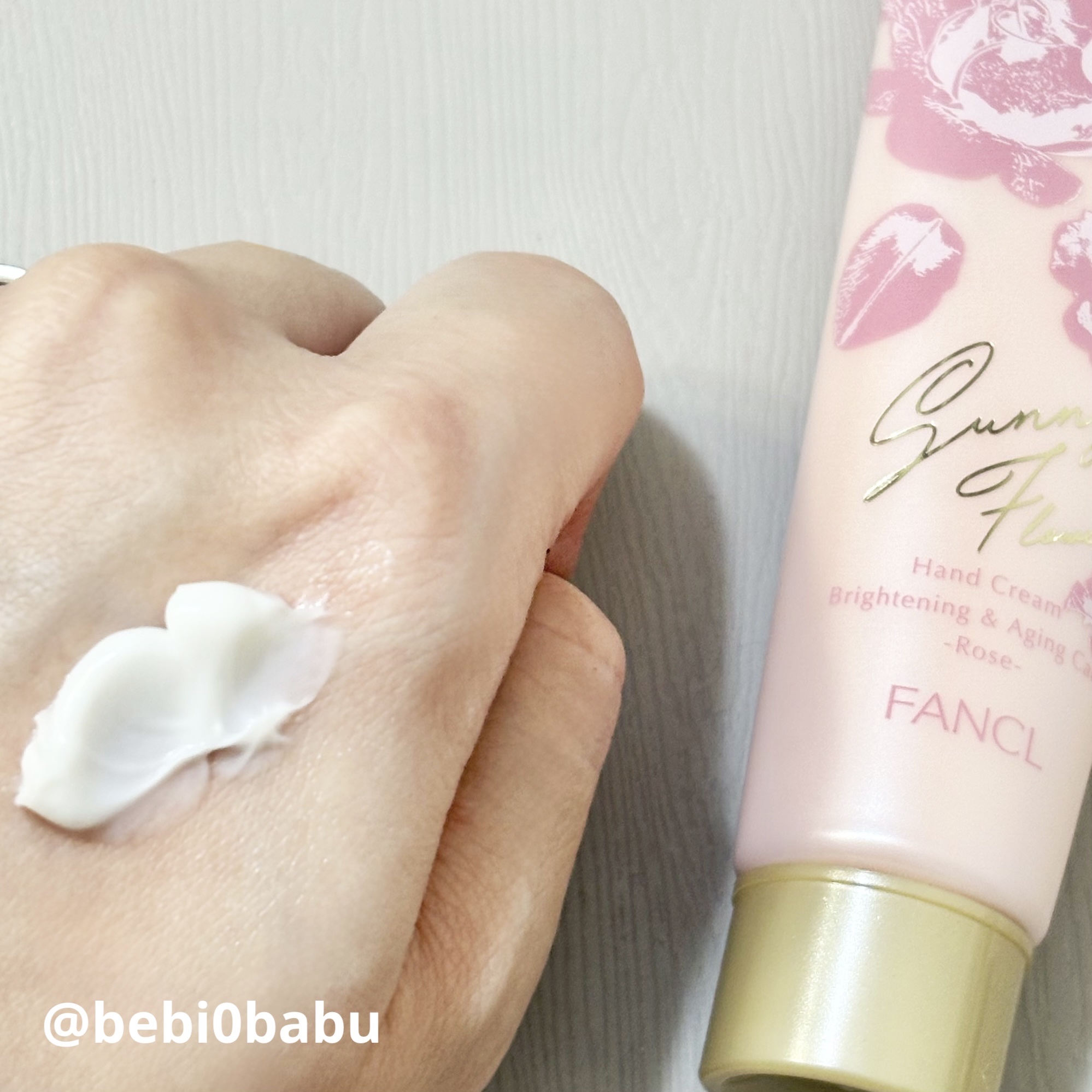 ファンケル ハンドクリーム 美白＆エイジングケアのクチコミ「ファンケル
ハンドクリーム 美白＆エイジングケア


✼••┈┈••✼••┈┈••✼••┈┈•.....」（2枚目）