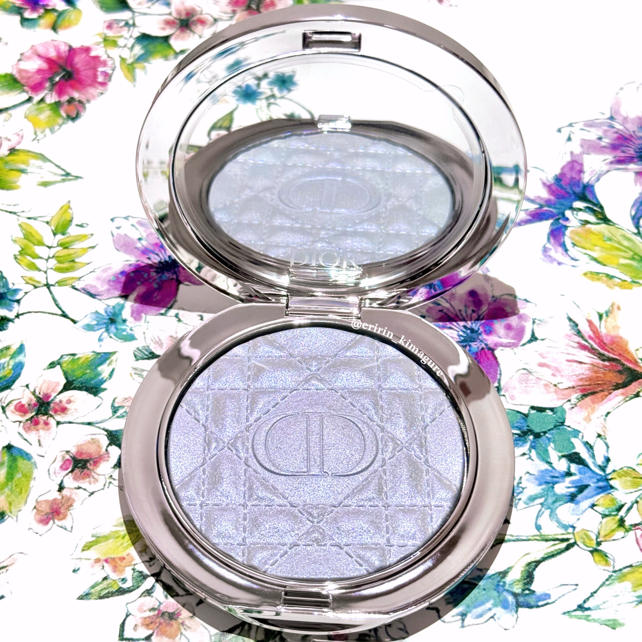 Dior ディオールスキン フォーエヴァー グロウ ルミナイザーのクチコミ「多幸感より、圧倒的な透明感♡青の魔法にかかるハイライターꕤ

🤍DIOR🤍

ꕤ••┈┈••ꕤ.....」（2枚目）