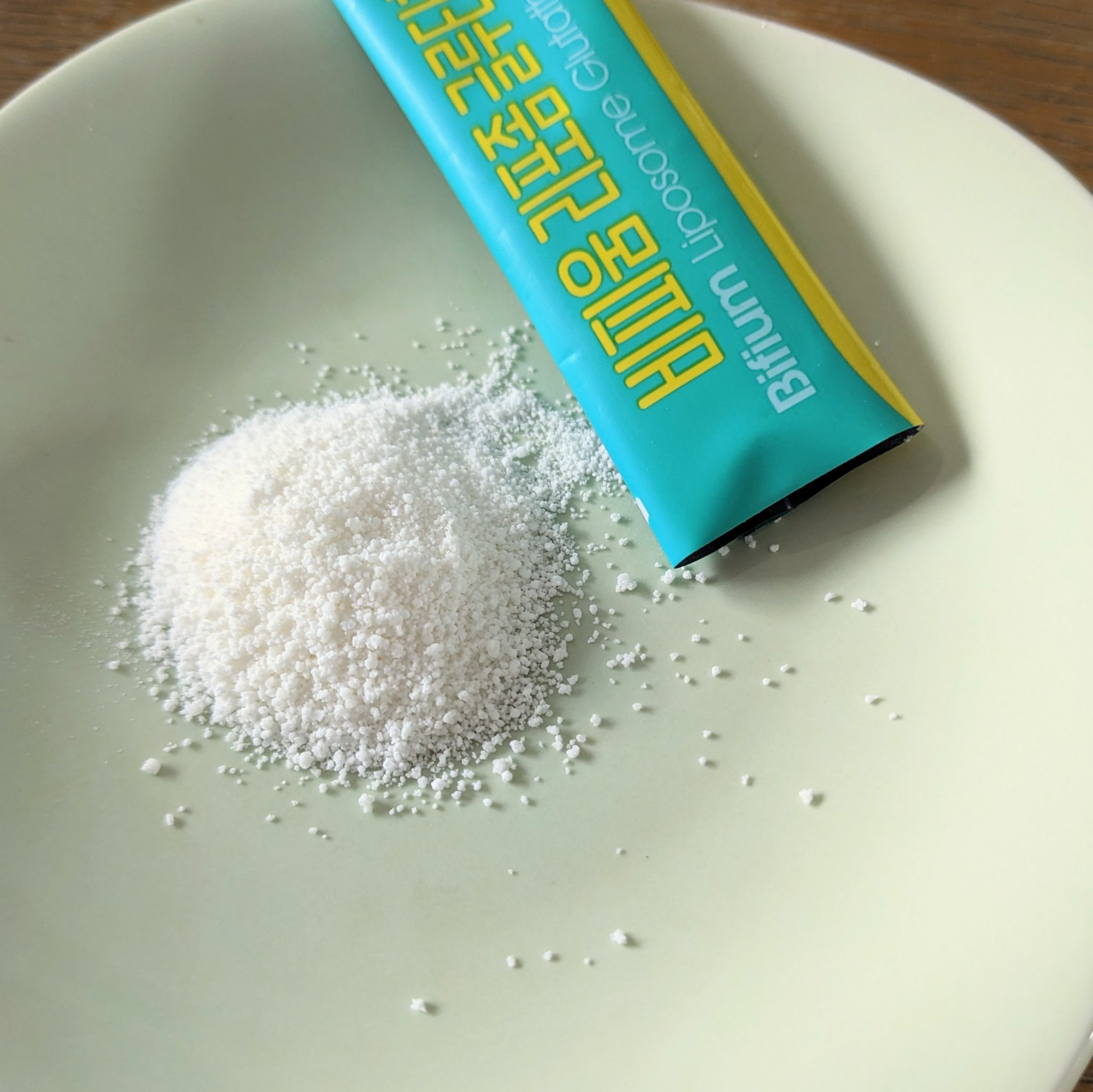 LG生活庭園 ビフィウムリポソームグルタチオンCのクチコミ「肌の明るさが　雪のように欲しいと思ったら
このサプリ❣️

雪が降っていたと思ったら
不意に晴.....」（2枚目）