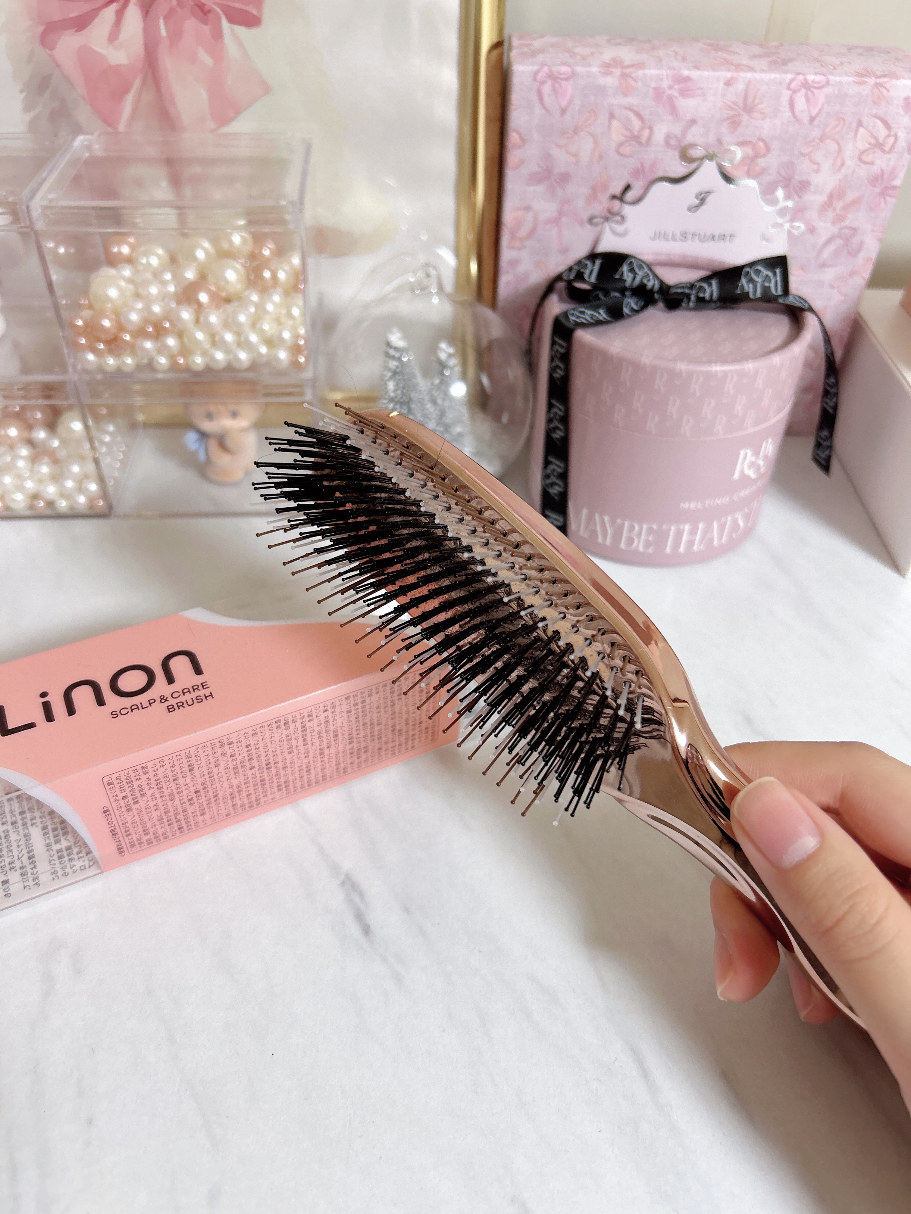 Linon リノン スカルプケアブラシのクチコミ「頭皮ケアもできるブラシということで使ってみました🪮
ピンがやさしく当たる感じで、ブラッシングす.....」（2枚目）