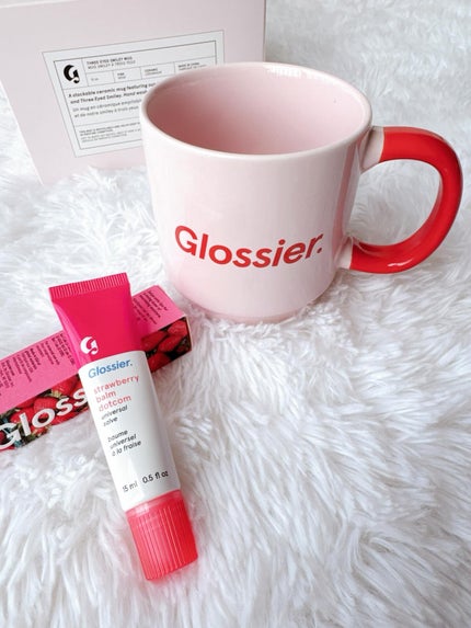Glossier. Balm Dotcomのクチコミ「ニューヨーク発コスメ🗽
ほんのり甘いイチゴの香りで、塗るたびに気分UP💖
テクスチャーは軽くて.....」(1枚目)