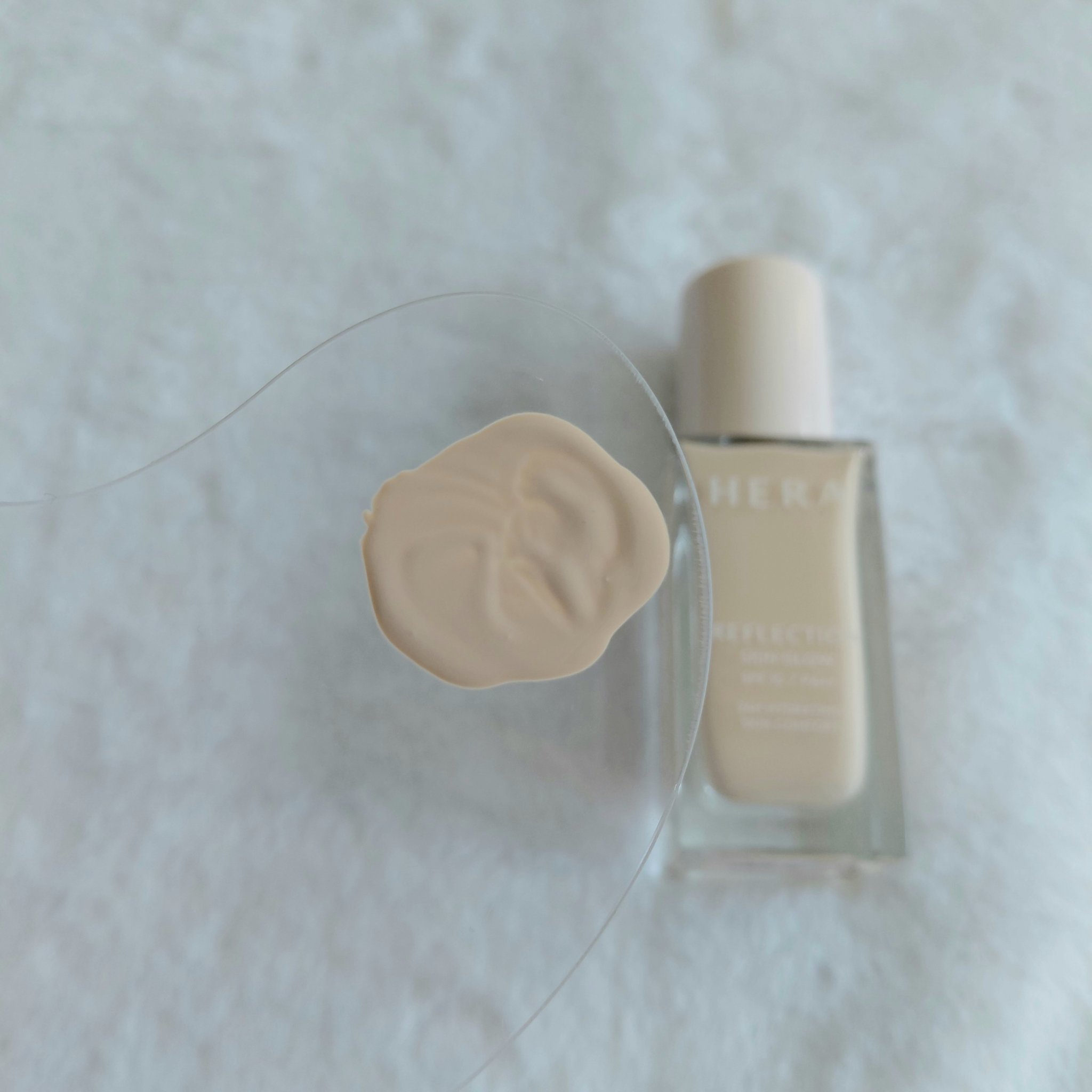 リフレクション スキングロウファンデーション/HERA/リキッドファンデーションを使ったクチコミ（2枚目）