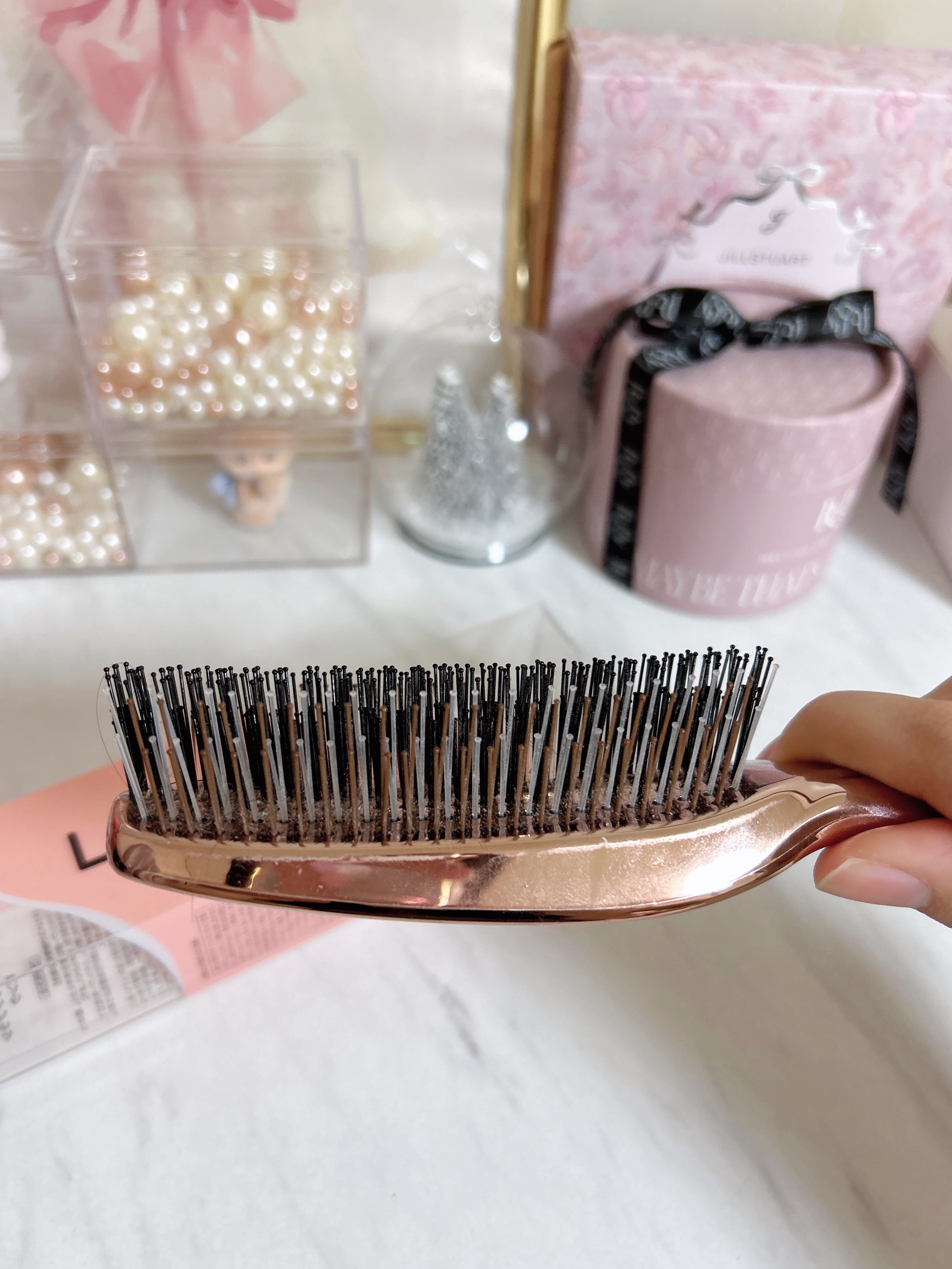 Linon リノン スカルプケアブラシのクチコミ「頭皮ケアもできるブラシということで使ってみました🪮
ピンがやさしく当たる感じで、ブラッシングす.....」（3枚目）