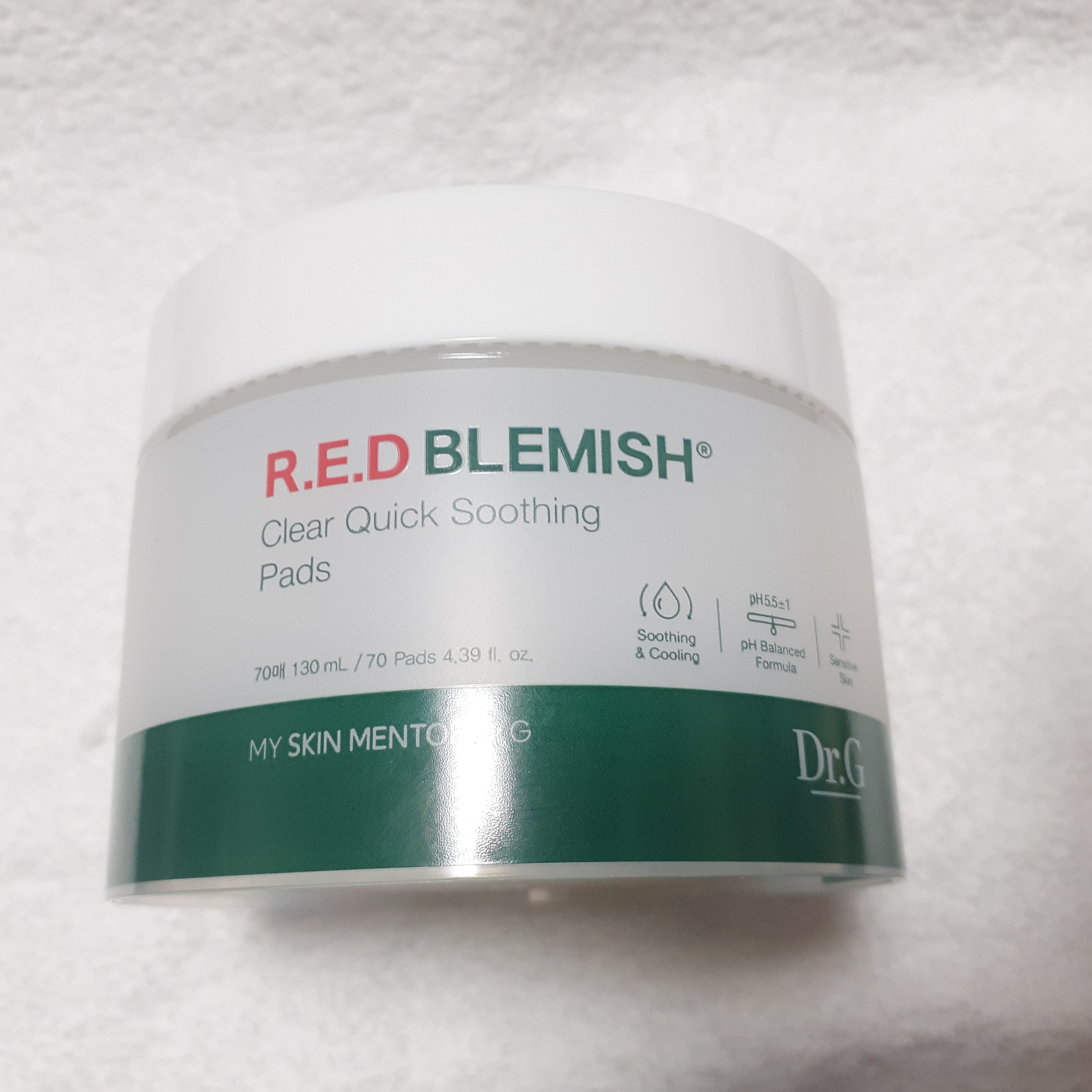 Dr.G レッドブレミッシュクリアクイックスージングパックのクチコミ「気になる部分にパックを密着させました。
約5分後にはがし、 お肌に残ったエッセンスは 軽く叩い.....」（1枚目）