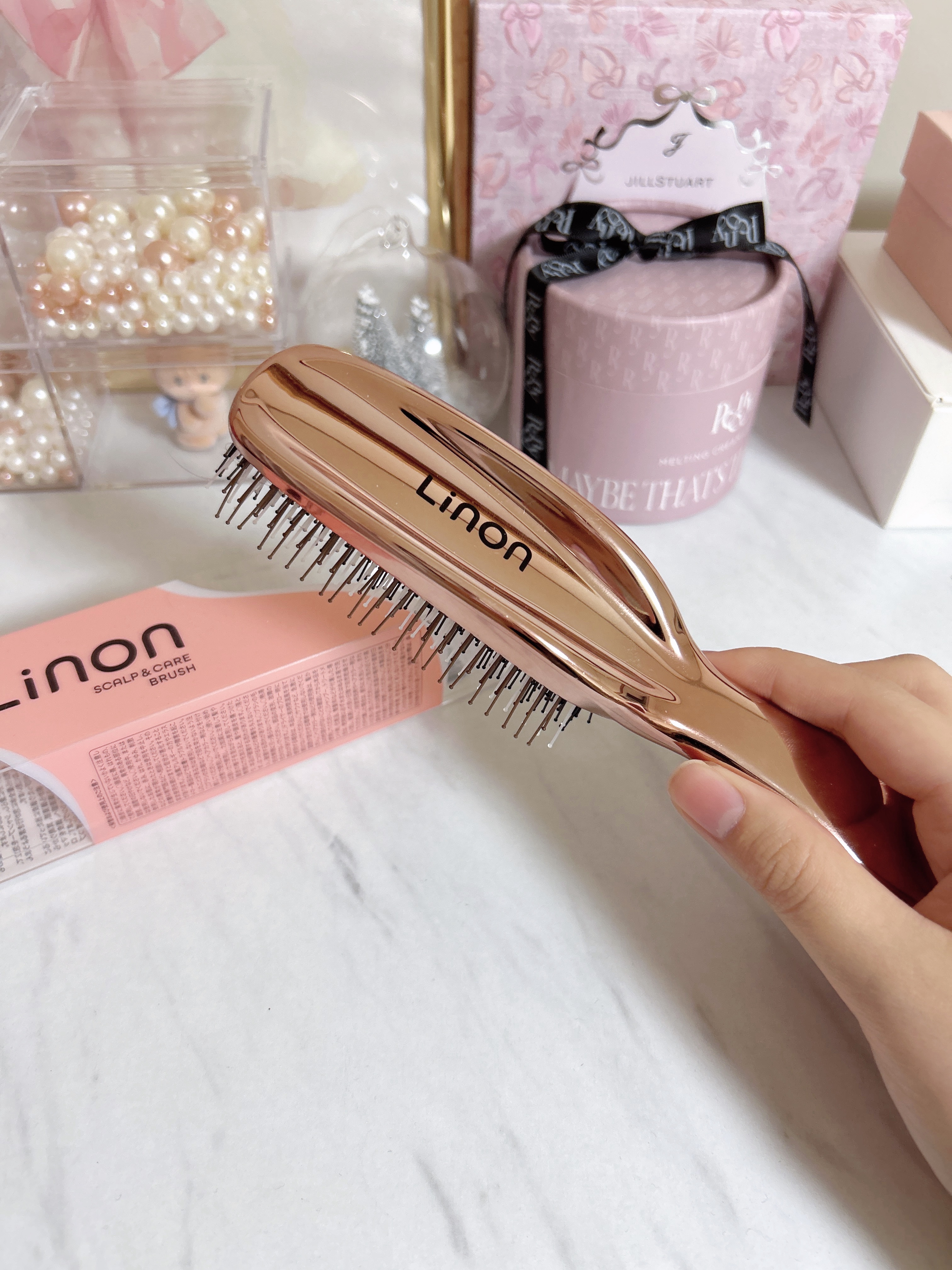 Linon リノン スカルプケアブラシのクチコミ「頭皮ケアもできるブラシということで使ってみました🪮
ピンがやさしく当たる感じで、ブラッシングす.....」（1枚目）