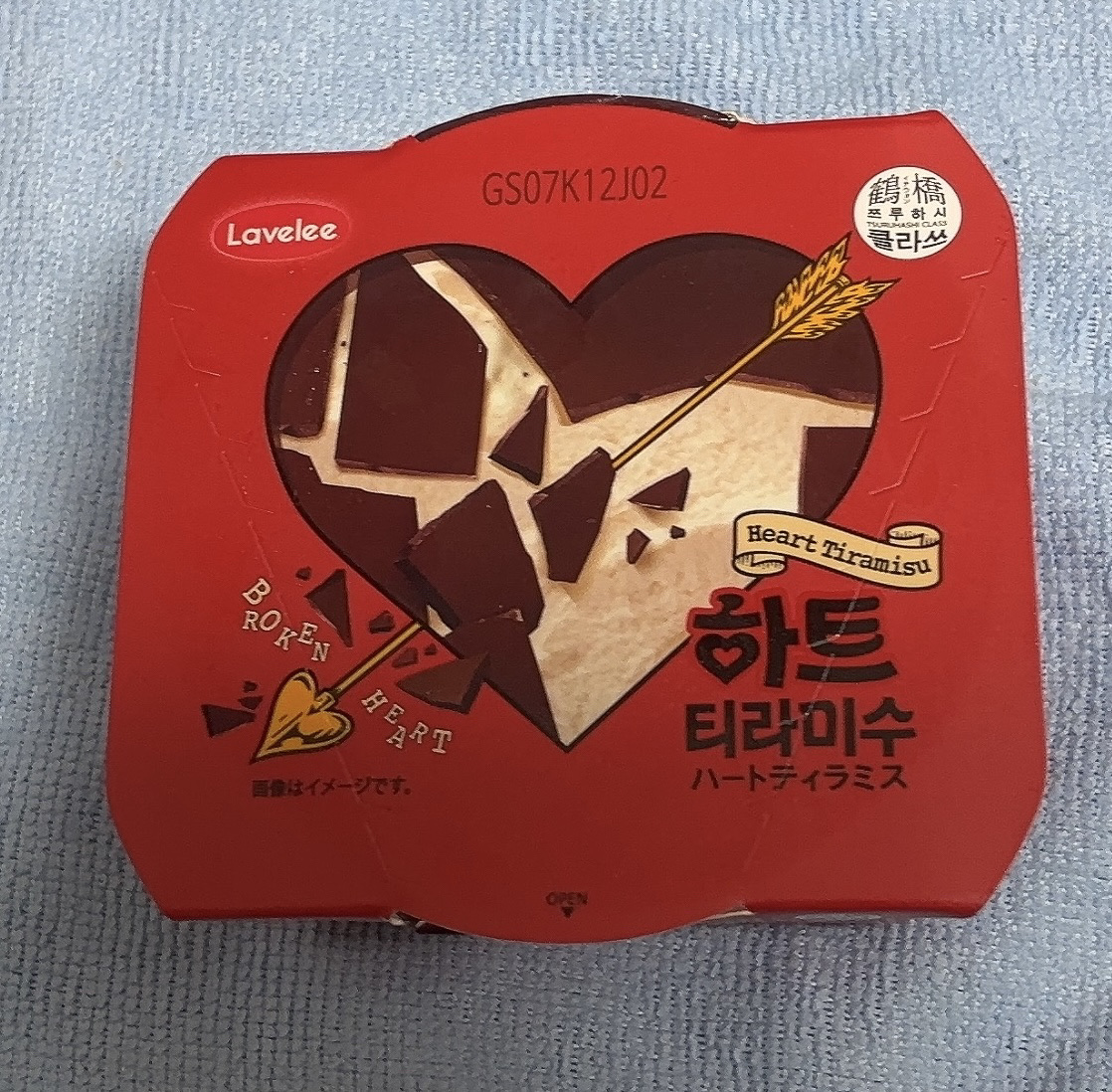 ☆ハートティラミス

種類別：アイスミルク無脂乳固形分9.9% 乳脂肪分6.2%）卵脂肪分 0.3% 植物性脂肪分 11.4% チョコレート脂肪分 7.5%

原材料名：準チョコレート、クリーム、砂糖、クッキー（小麦粉、砂糖、ショートニング