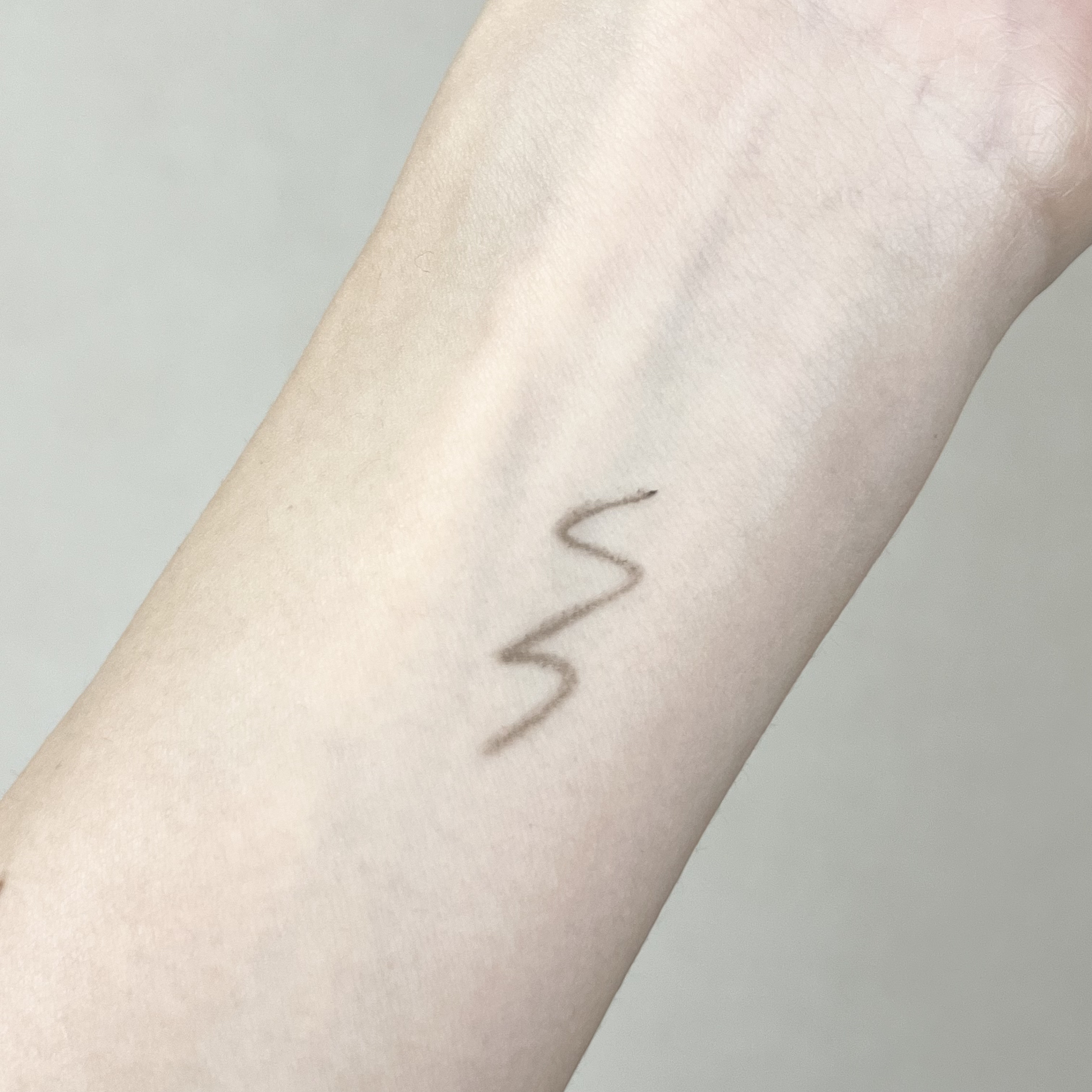 「密着アイライナー」極細クリームペンシル/デジャヴュ/ペンシルアイライナーを使ったクチコミ（2枚目）