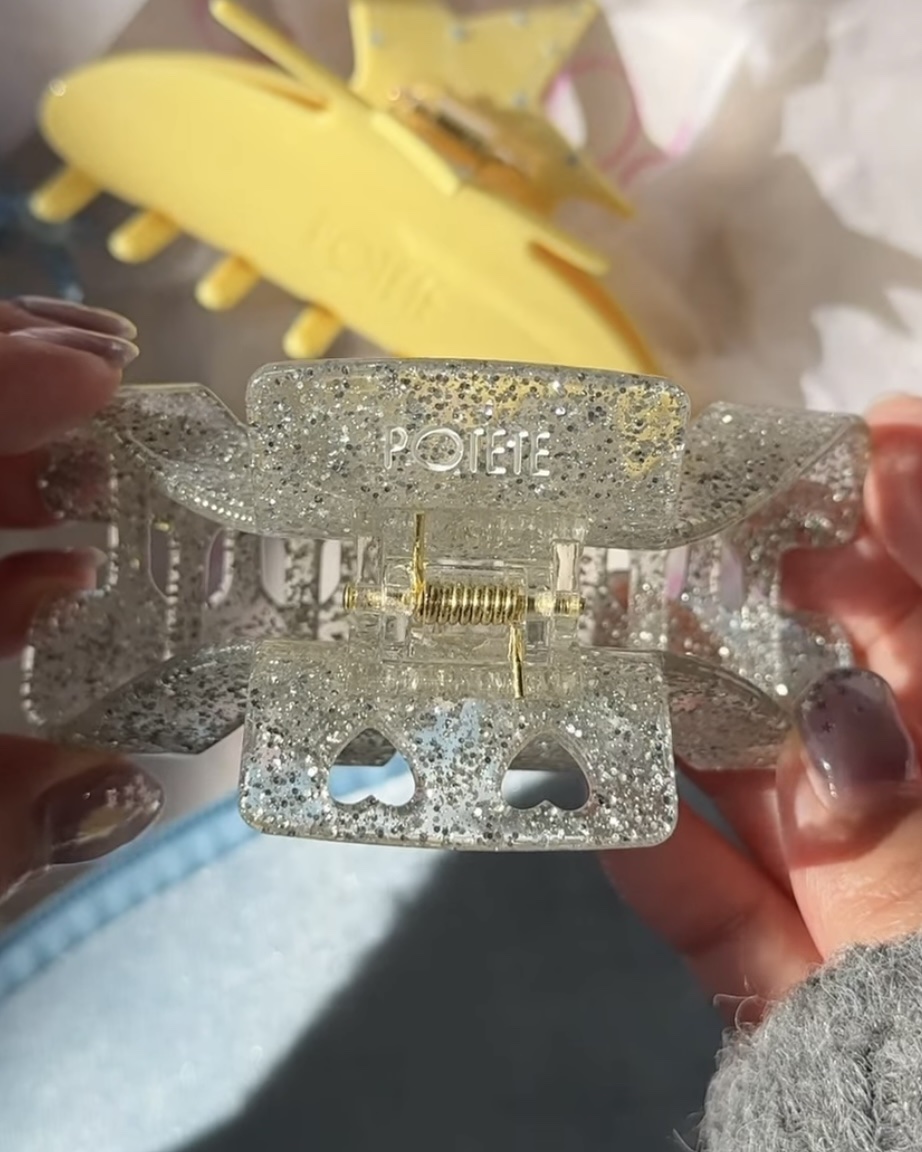 POTETE N Clipのクチコミ「’25 ポテ活納め🌠

星のヘアクリップなんて可愛すぎる🥹🌟

限定コフレ情報をストーリーで見.....」（3枚目）