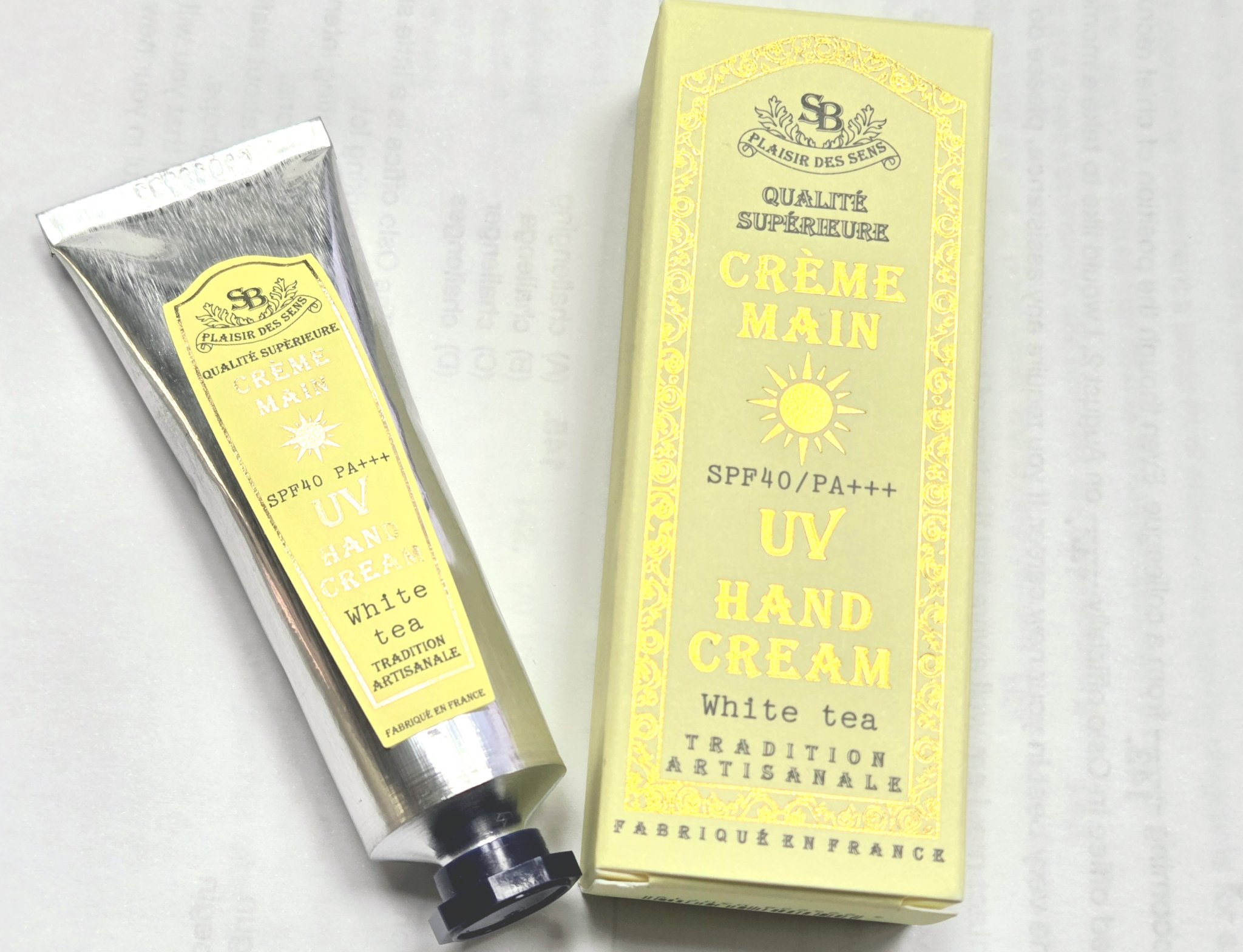 サンタール・エ・ボーテ UVハンドクリーム ローズ エクラタントゥのクチコミ「サンタール・エ・ボーテ　UVハンドクリーム ホワイトローズ

[商品説明]
シアバター配合で、.....」（1枚目）