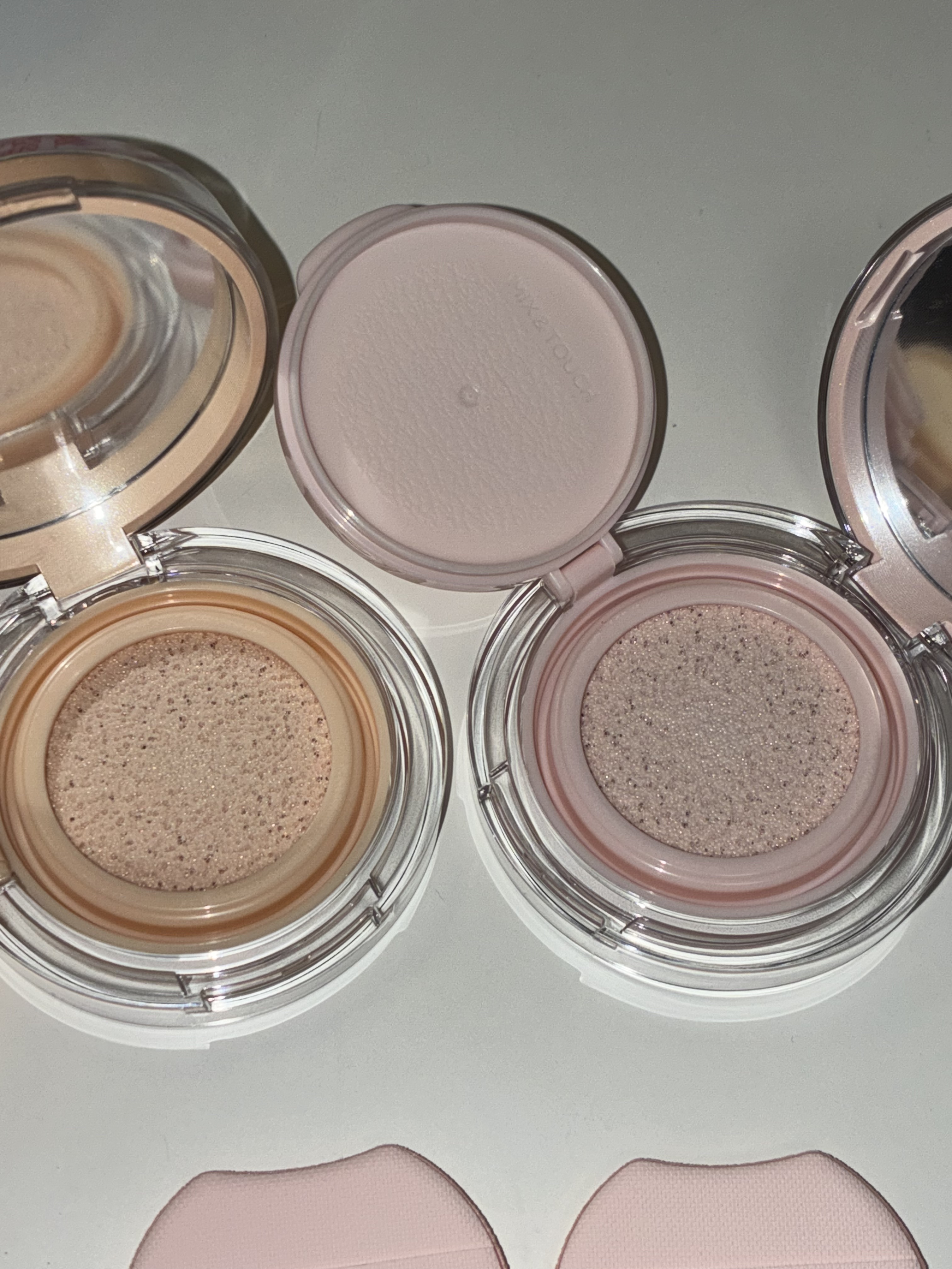 JUNG SAEM MOOL アーティスト クッション ハイライターのクチコミ「⸝⸝  ⭑

仄かなラメが可愛いクッション型ハイライター。しっとりしたテクスチャーで肌に付ける.....」（2枚目）