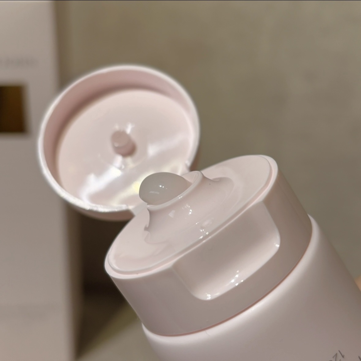 ヒップルン薬用ホワイトクリーム＜医薬部外品＞/PEACH JOHN/デリケートゾーンケアを使ったクチコミ（2枚目）