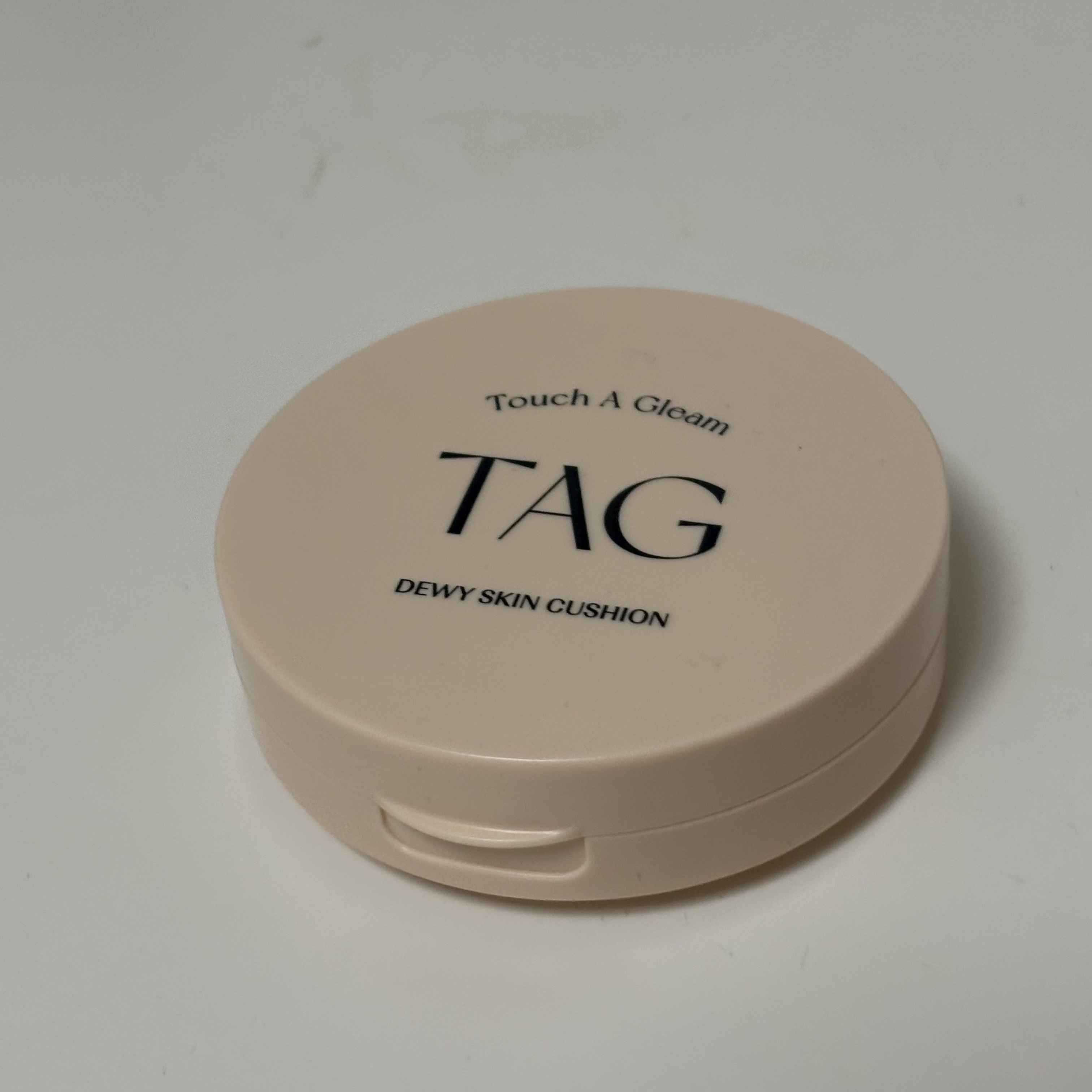 TAG ベルベットカバークッションのクチコミ「TAGベルベットカバークッション01PALE LIGHT21号02NUDE LIGHT23号¥.....」（1枚目）