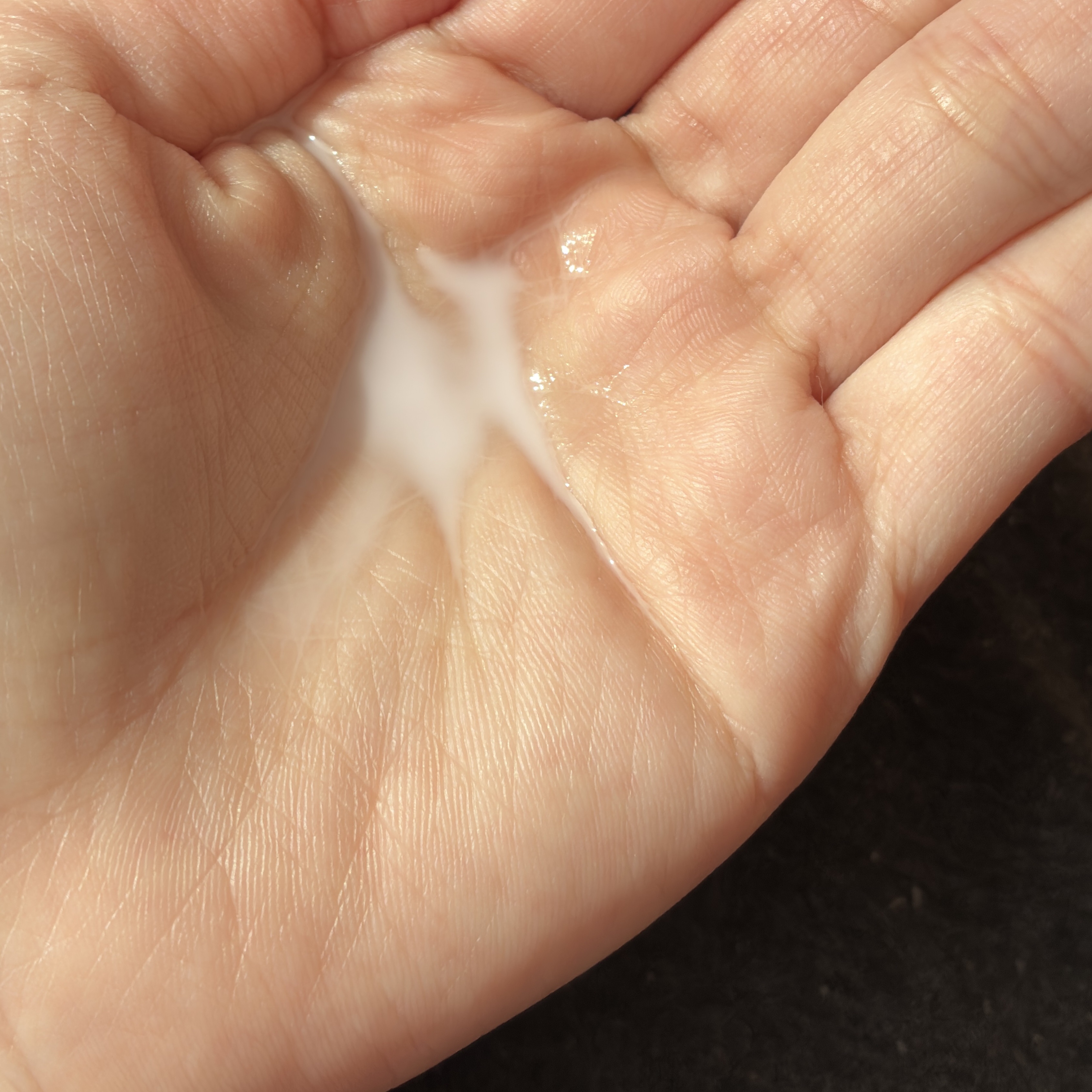 FEMMUE ローズ ミルキーエッセンスのクチコミ「美的ベストコスメ受賞記念のプレゼントキャンペーンにていただきました。

FEMMUE
🌸ローズ.....」（3枚目）