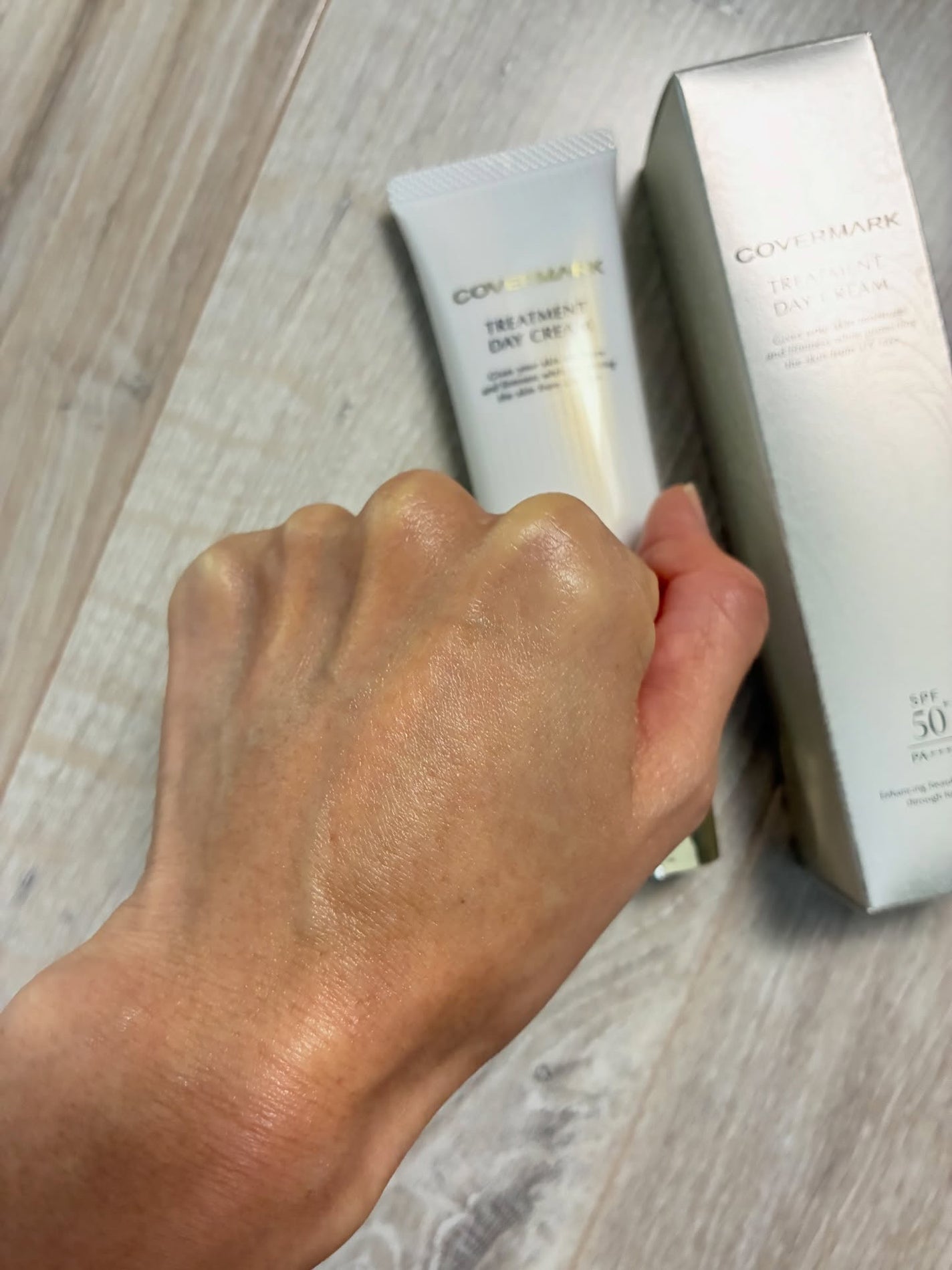 トリートメント デイ クリーム/COVERMARK/日焼け止めクリームを使ったクチコミ(3枚目)