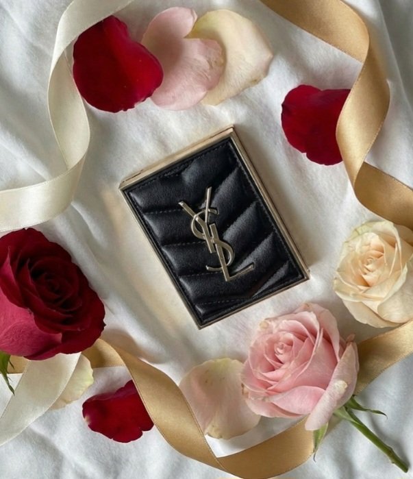 クチュール ミニ クラッチ/YVES SAINT LAURENT BEAUTE/アイシャドウパレットを使ったクチコミ（3枚目）