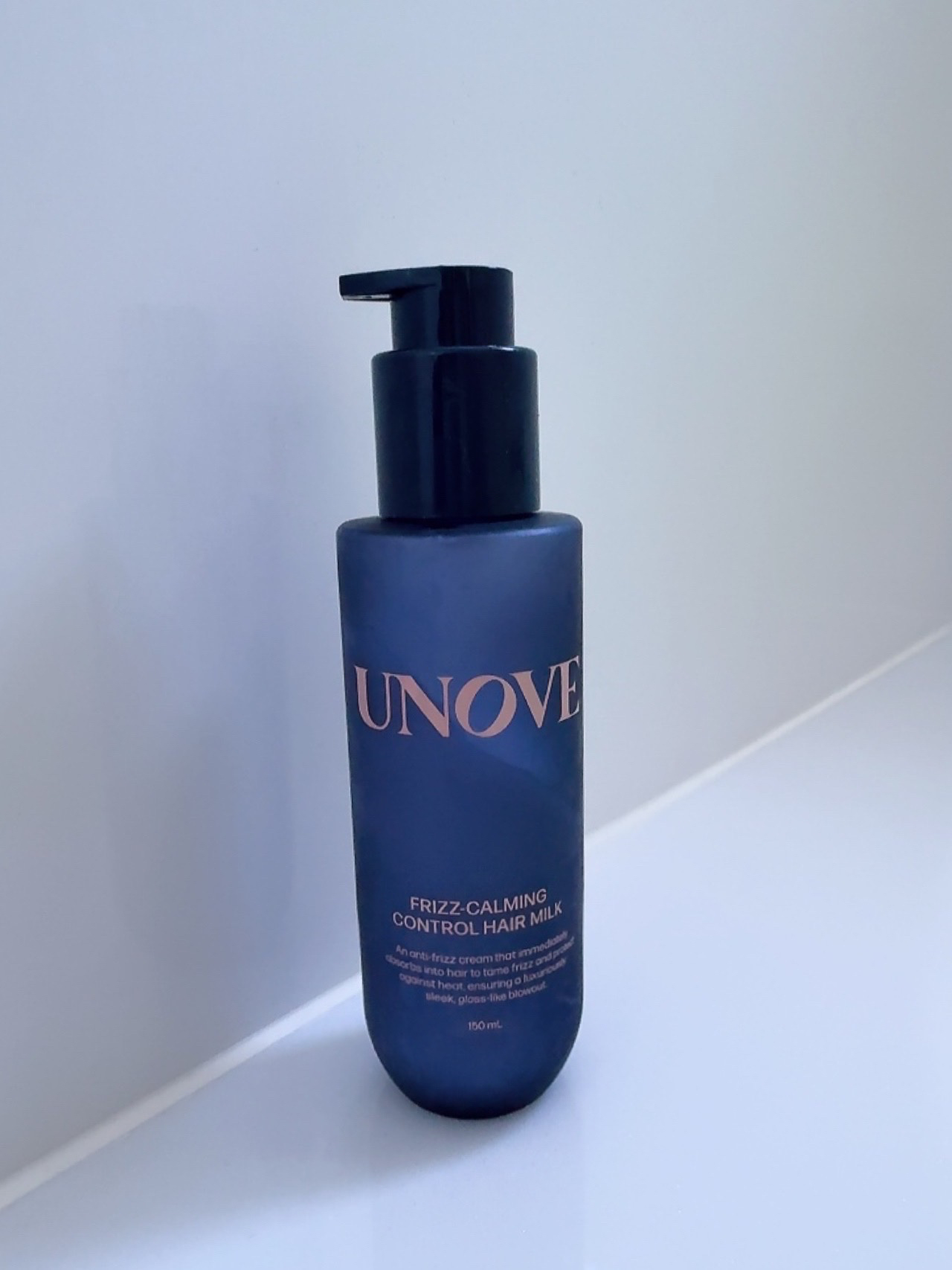 UNOVE フリズカーミングコントロールヘアミルクのクチコミ「 UNOVE  フリズカラーミングコントロールミルク

うねり、広がりを抑えることができます。.....」（1枚目）