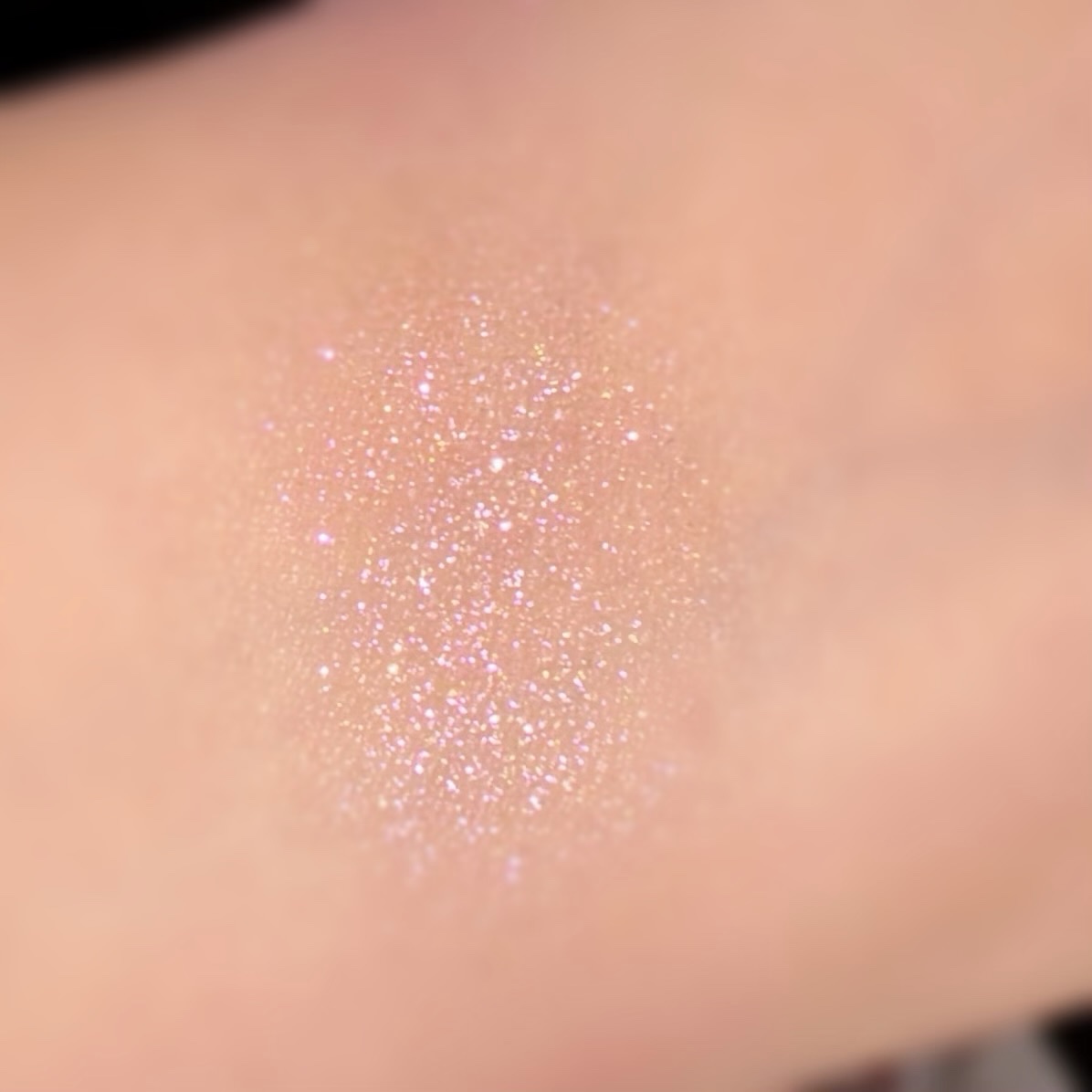 キス　シアー　グリッターアイズＮＸ/KiSS/単色アイシャドウを使ったクチコミ（2枚目）