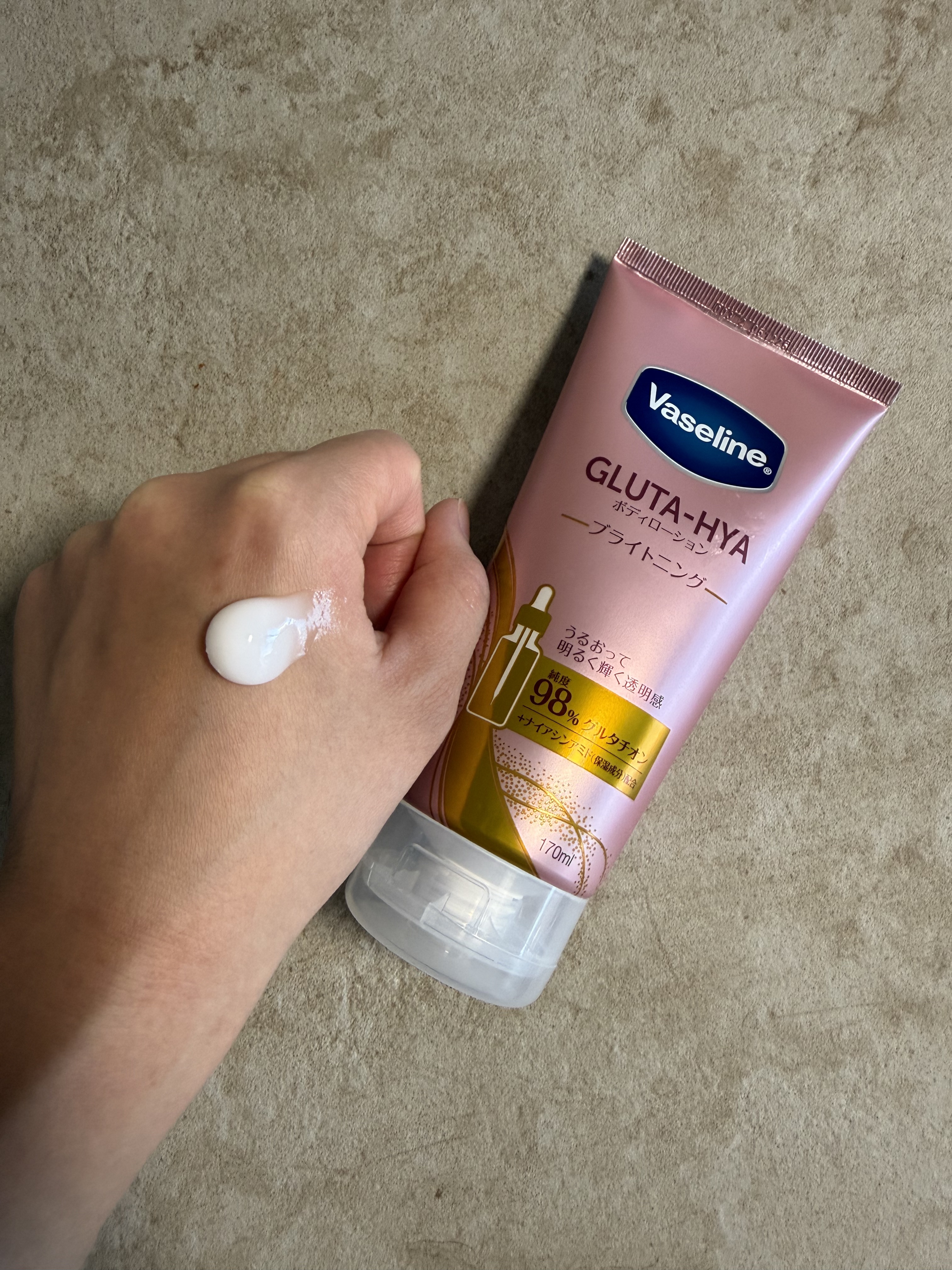 グルタヒア ボディローション ブライトニング/ヴァセリン/ボディローションを使ったクチコミ（2枚目）