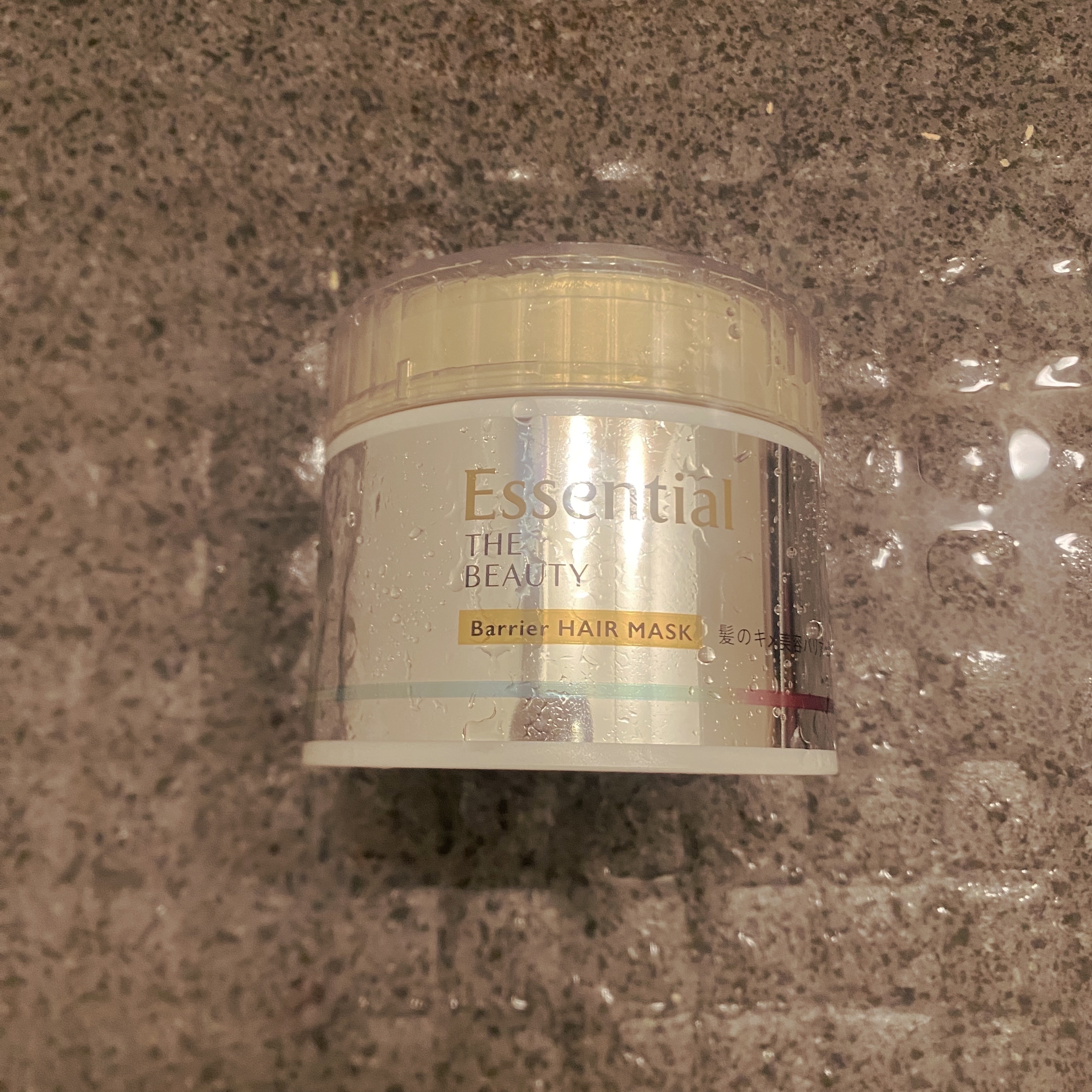 エッセンシャル Essential THE BEAUTY 髪のキメ美容バリアヘアマスクのクチコミ「期待を裏切らないエッセンシャル🥹🥹🥹🥹


10/14から使い始めて1/25使い切りでした！毎.....」（1枚目）