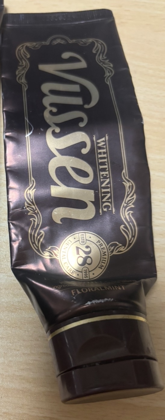 使い切りレポ

コレ何本目かな…

だんだん飽きてきたので今買ってる１本が

終わったら次変えてみようかなー

洗い上がりはいいんだけど…

白くはならなかったなー。残念😢

値段は普通…韓国で買ってるから

800円くらいでした〜

日