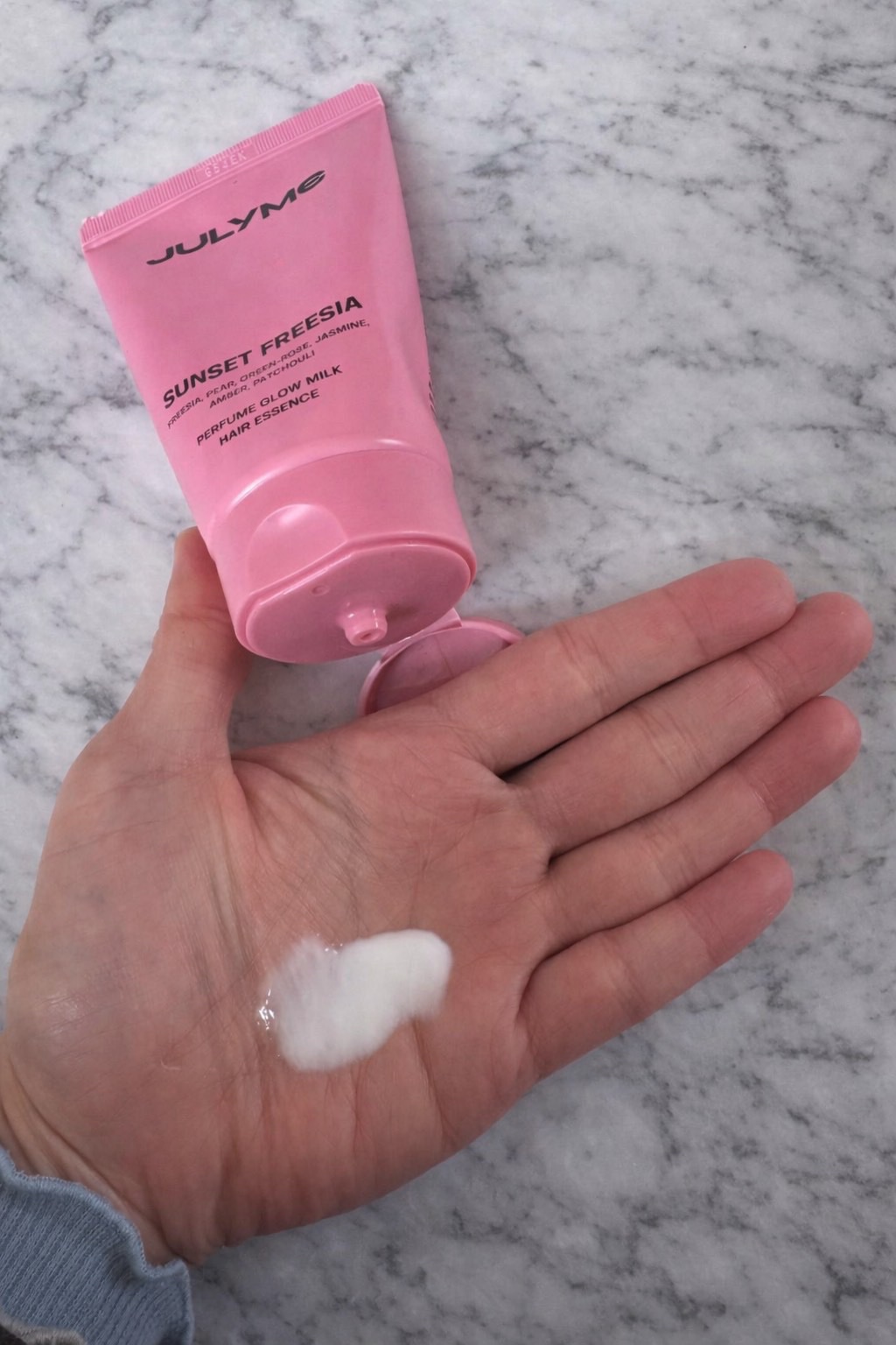 パフューム グロウミルク ヘアエッセンス Sunset Freesia/JUL7ME/ヘアミルクを使ったクチコミ（1枚目）