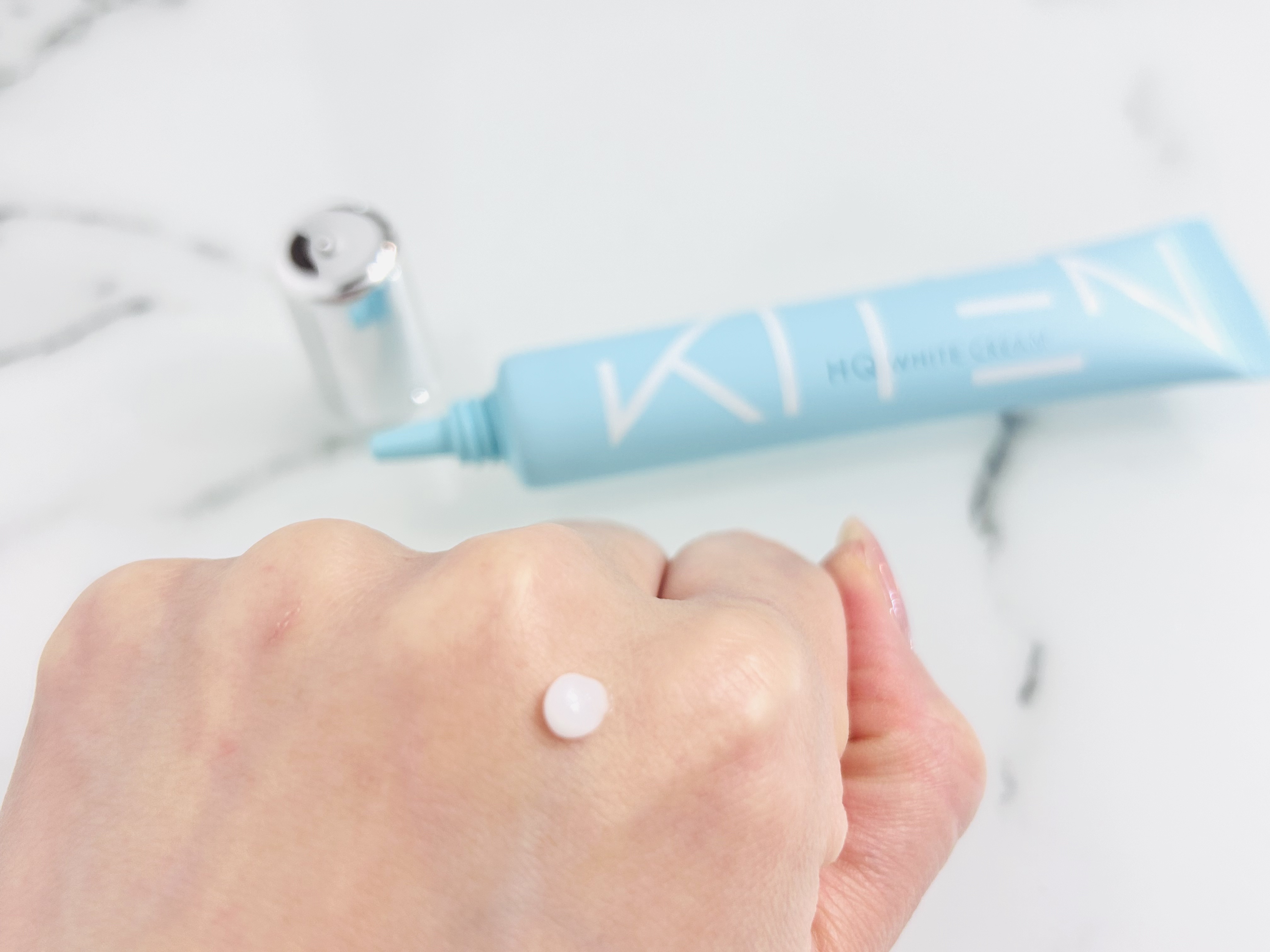 KITEN ハイドロキノンクリーム6%のクチコミ「日本製のハイドロキノン配合美白クリームで、シミやくすみ、色素沈着など気になる部分を集中的にケア.....」（2枚目）