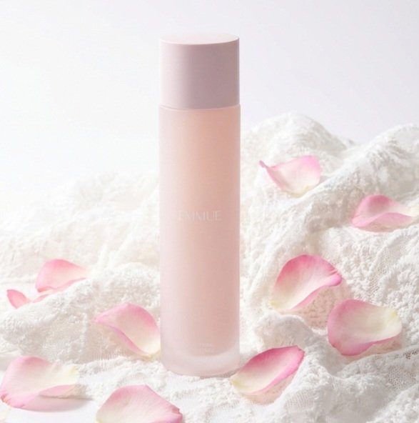 FEMMUE ローズ ミルキーエッセンスのクチコミ「FEMMUE
ローズ ミルキーエッセンス

化粧水と乳液が１本で済むアイテムです✨
2本目に突.....」（2枚目）