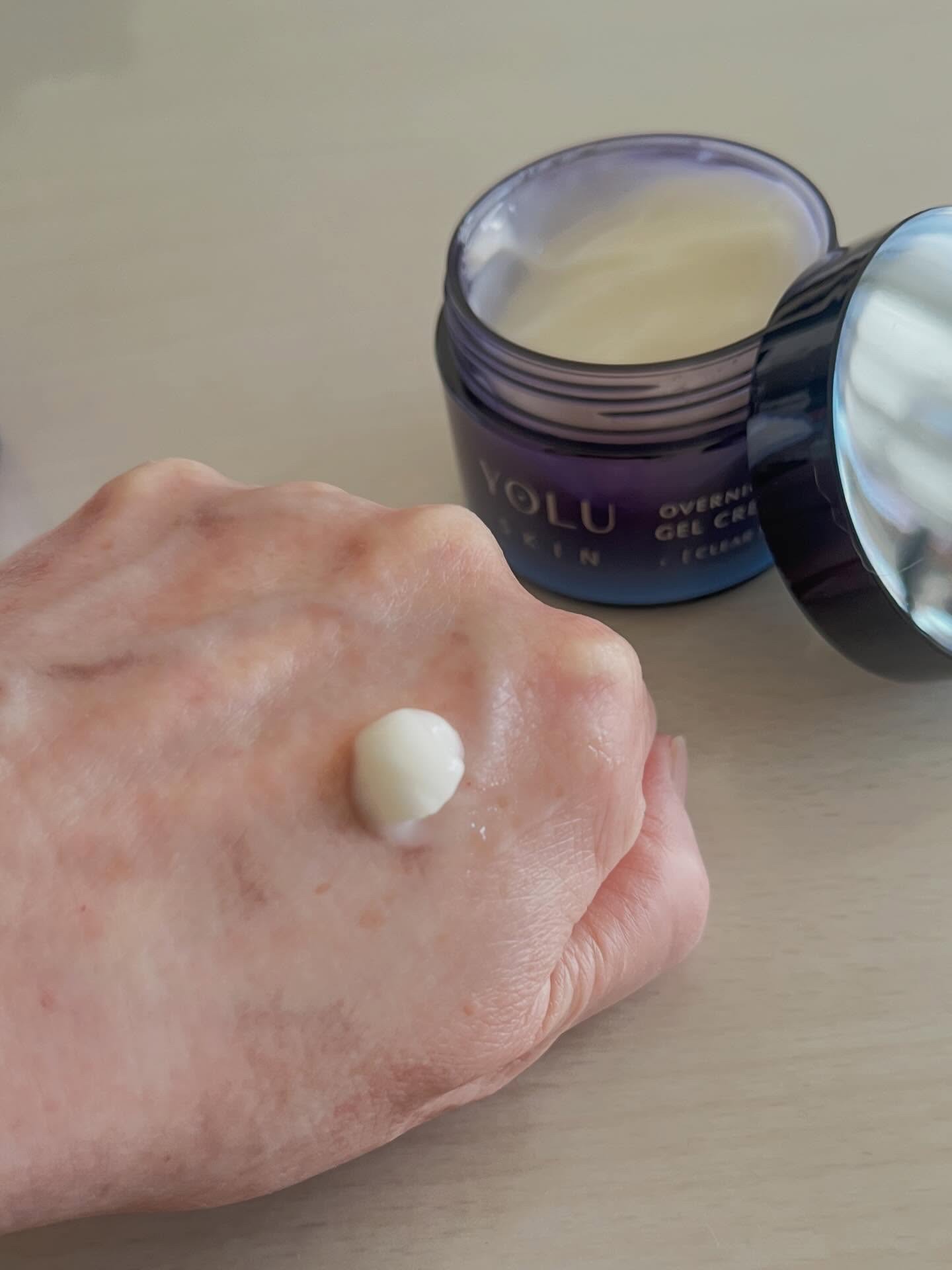 ヨル スキン オーバーナイトジェルクリーム クリア/YOLU/フェイスクリームを使ったクチコミ（2枚目）