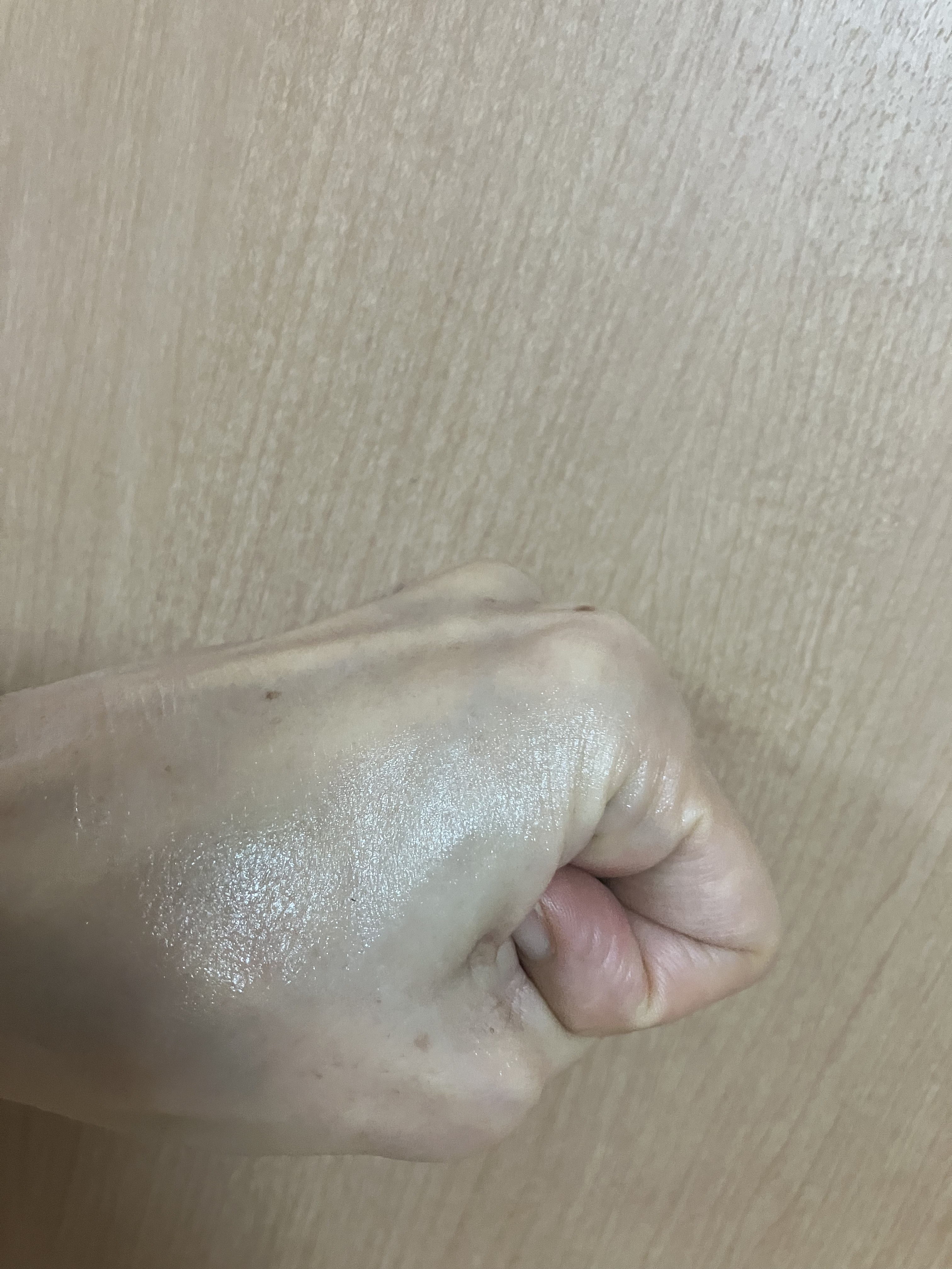 ビオレ ザ ボディ お風呂でぬれた肌に使うボディ乳液 肌すべすべ 無香料/ビオレu/ボディミルクを使ったクチコミ（3枚目）