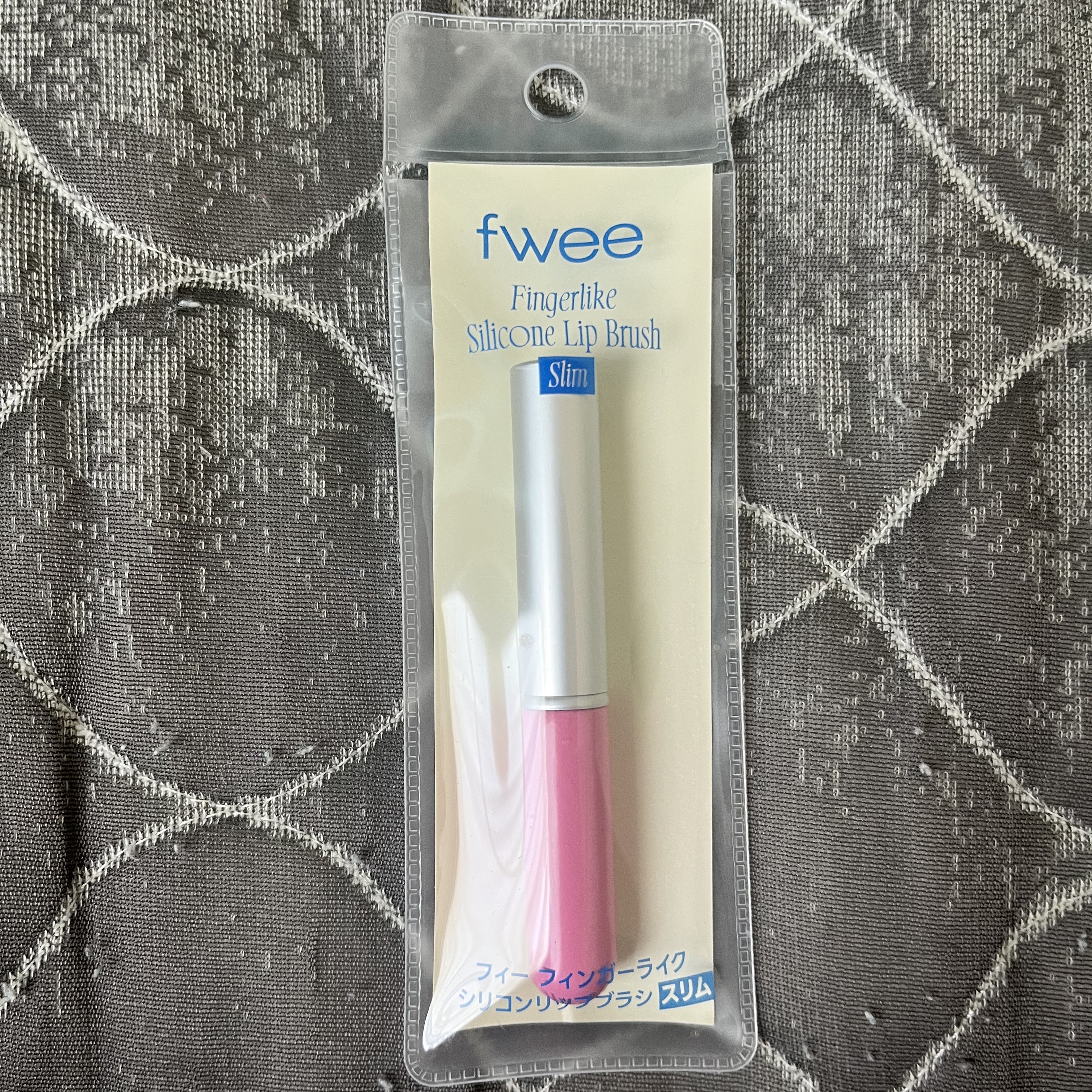 フィンガーライク シリコンリップブラシ スリム/fwee/メイクブラシを使ったクチコミ（2枚目）