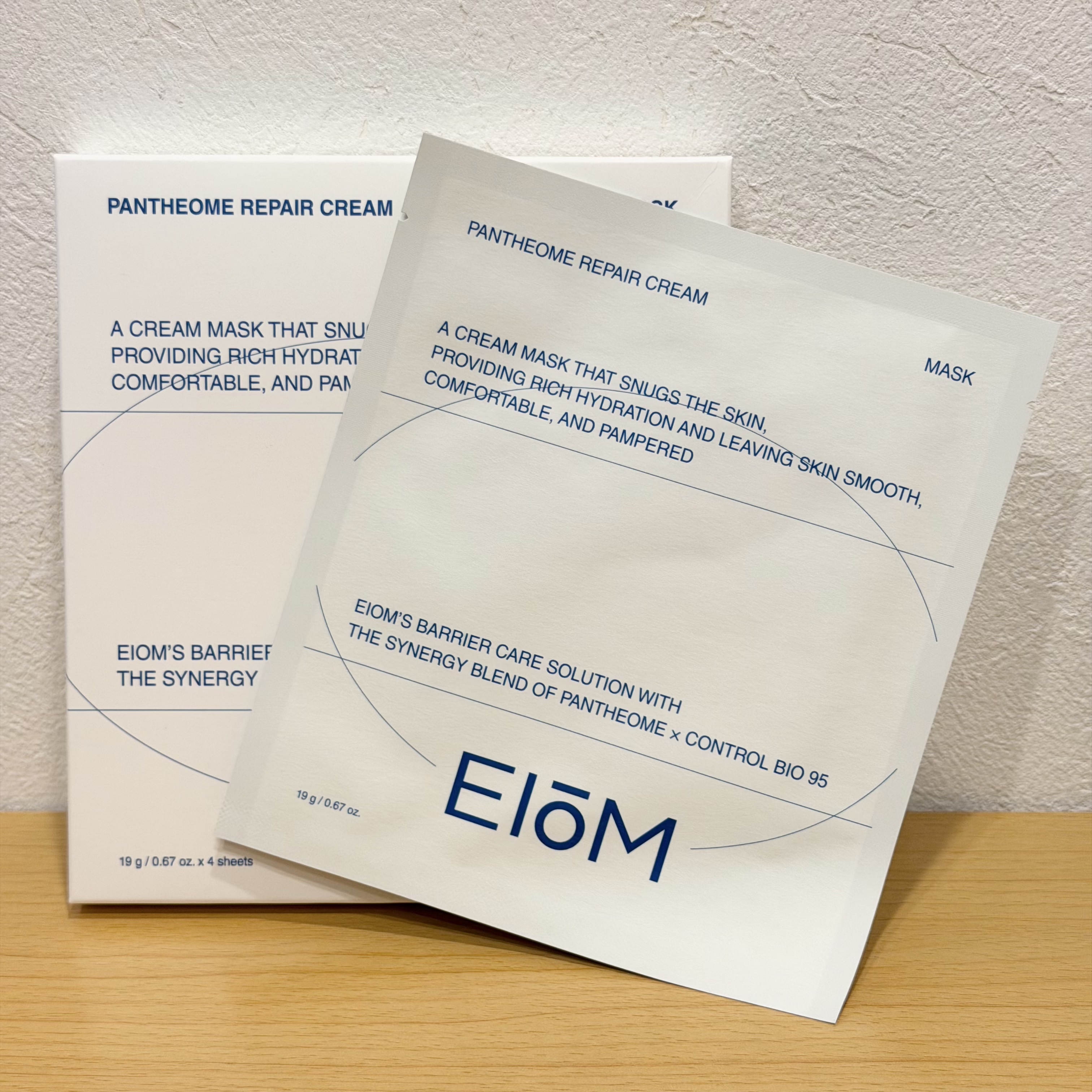 ┈┈┈┈┈┈┈┈┈┈

EIOM

パンテオームリペアクリームシートマスク

┈┈┈┈┈┈┈┈┈┈

EIOMから、肌のバリア機能*¹に着目した待望の新作マスクが登場！🫧

EIOM独自の成分【パンテオーム™*²】が8,800ppm配合。