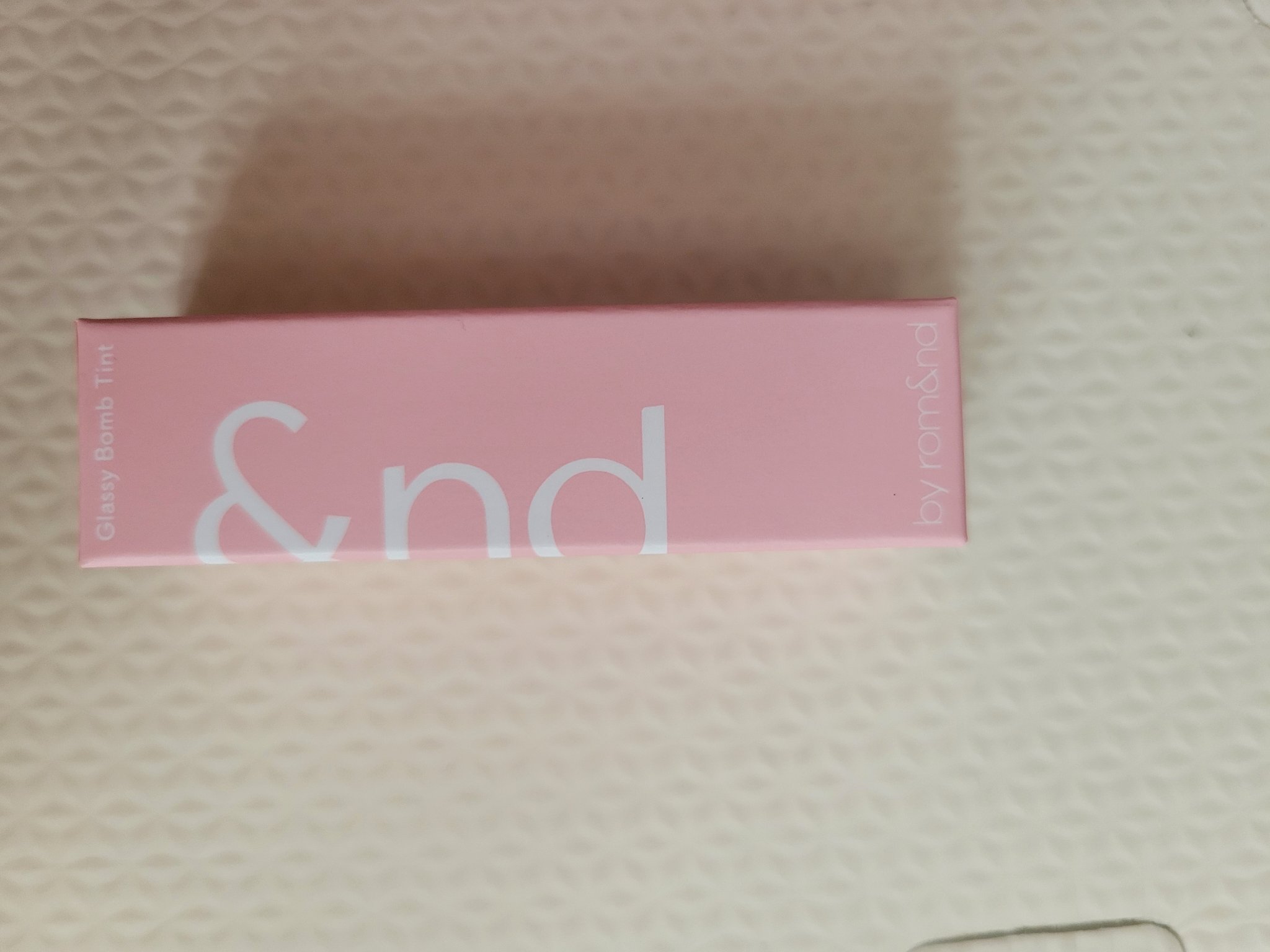 アンドバイロムアンド　グラッシーボムティント BR01 デザートブリック/&nd by rom&nd/リップティントを使ったクチコミ（1枚目）