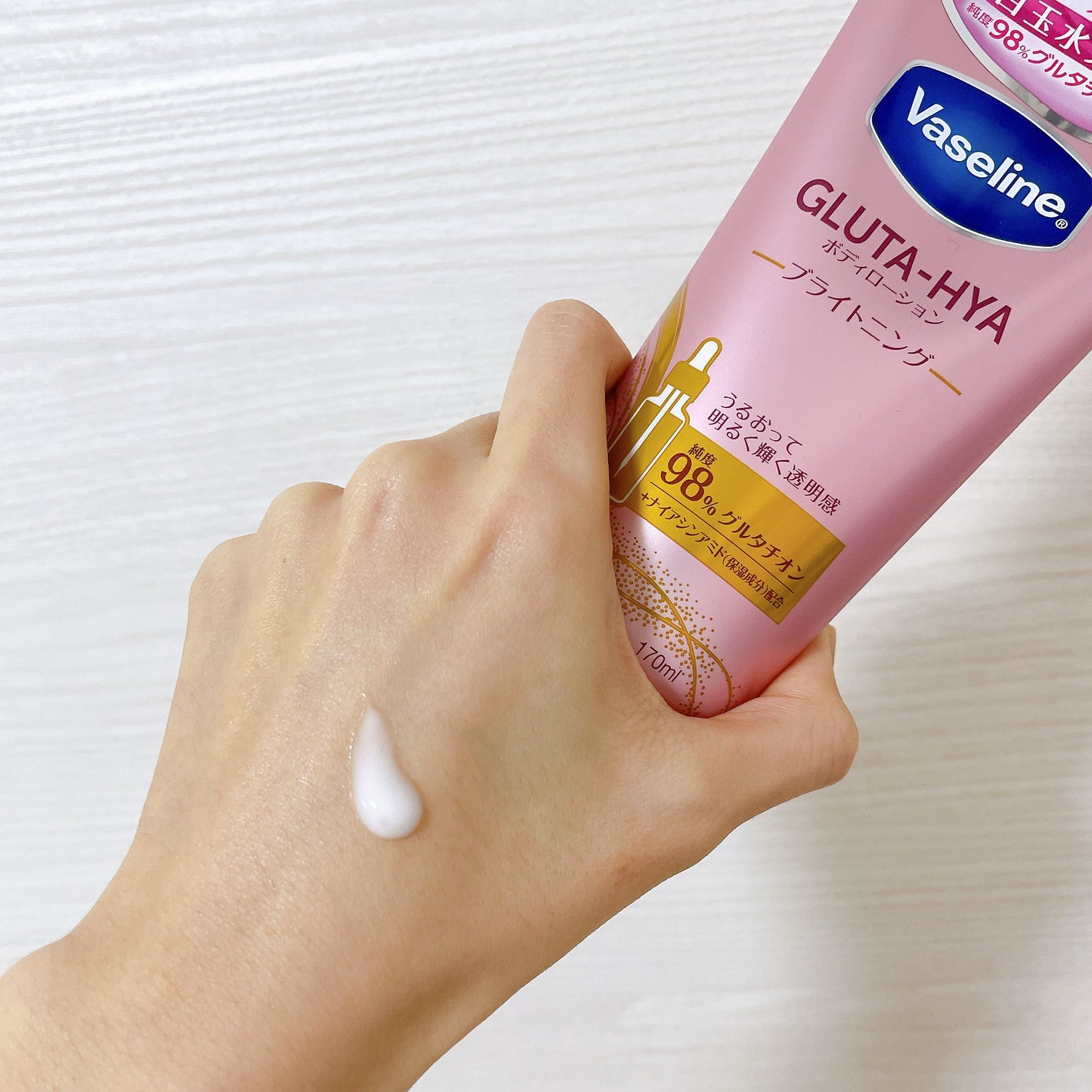 グルタヒア ボディローション ブライトニング/ヴァセリン/ボディローションを使ったクチコミ(2枚目)