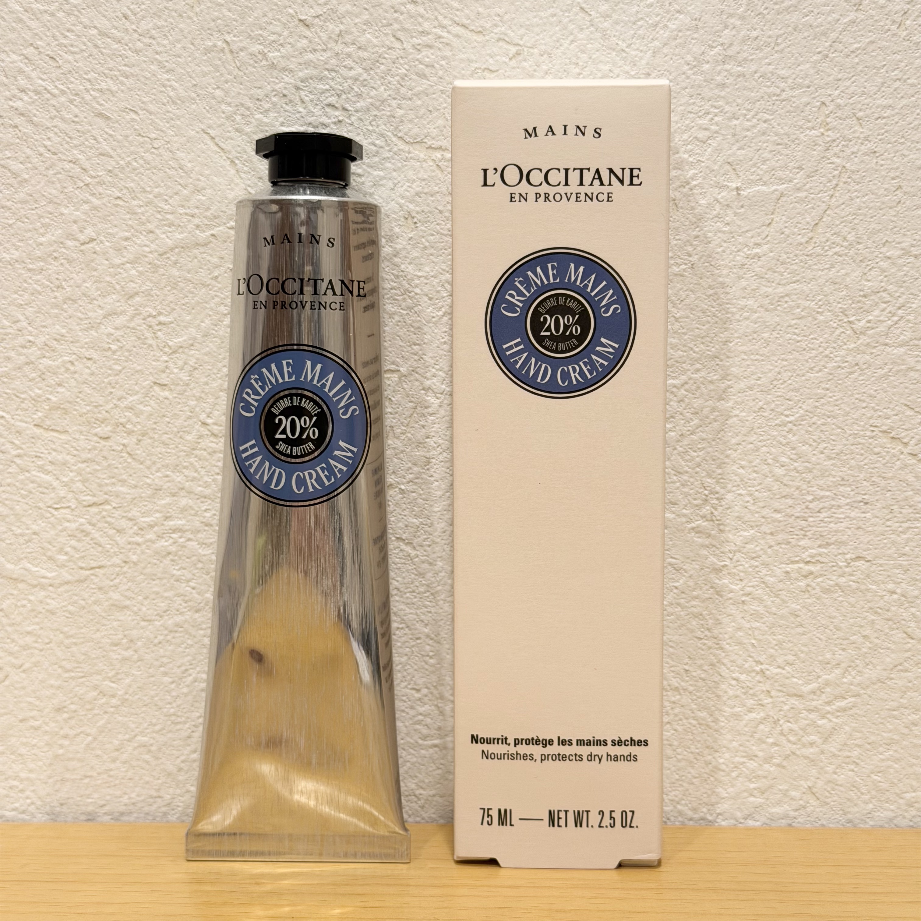 ┈┈┈┈┈┈┈┈┈┈

L'OCCITANE

カリテコンフォート シア ハンドクリーム

┈┈┈┈┈┈┈┈┈┈

シアバター*を20％配合したハンドクリーム✨️

リッチなテクスチャーですが、肌にのせると体温でとろけるようになじんでいくの