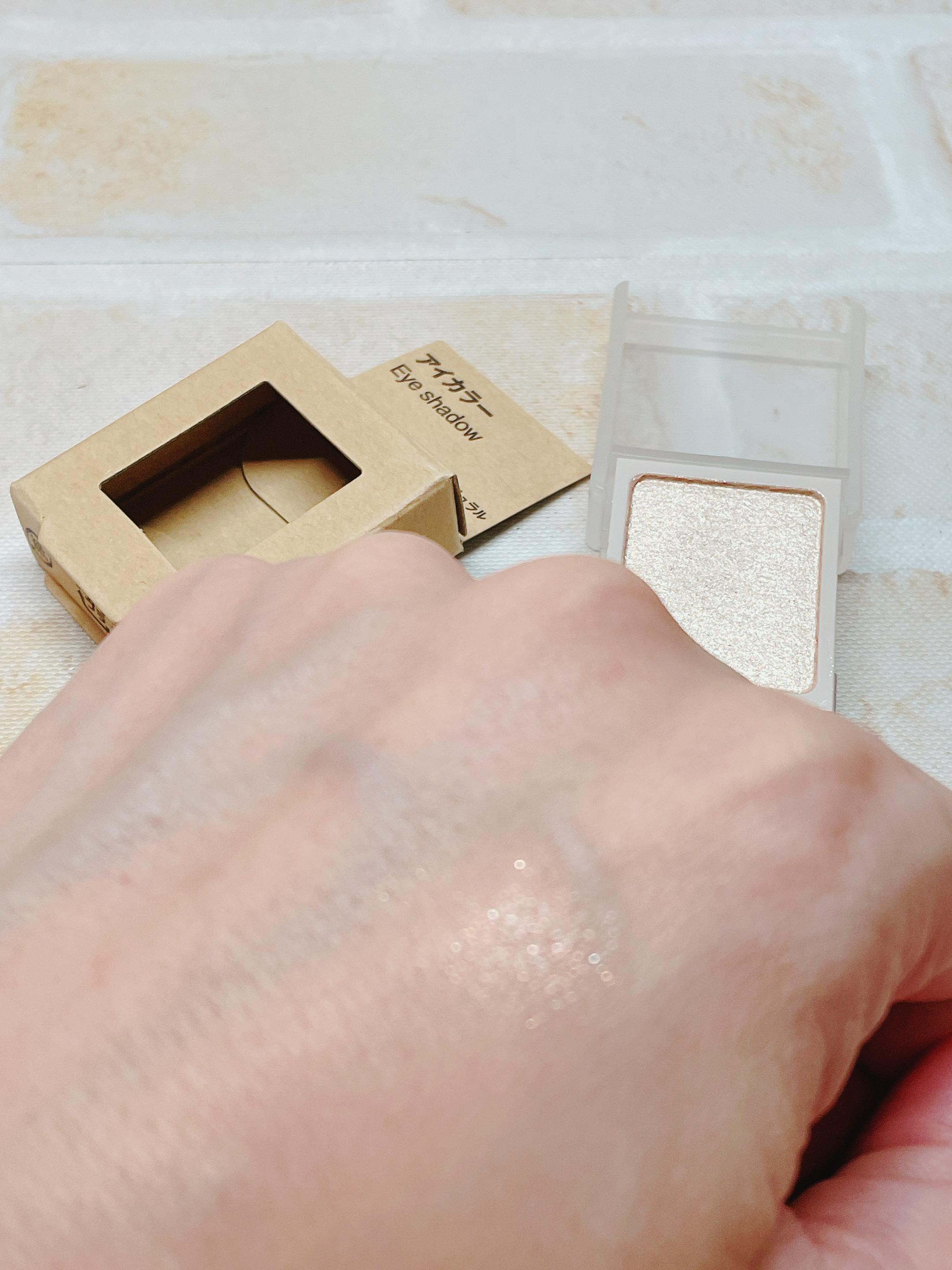 アイカラー/無印良品/単色アイシャドウを使ったクチコミ（3枚目）