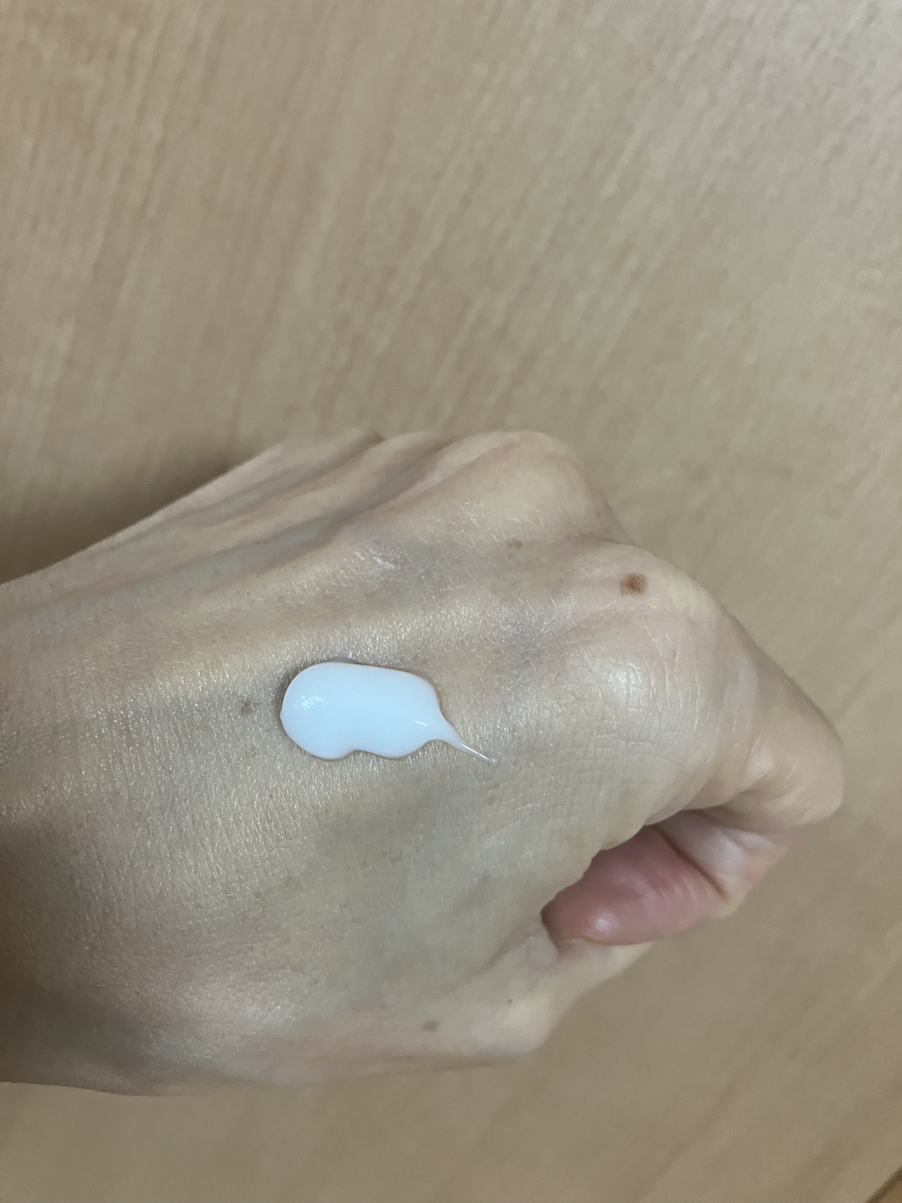 ビオレ ザ ボディ お風呂でぬれた肌に使うボディ乳液 肌すべすべ 無香料/ビオレu/ボディミルクを使ったクチコミ（2枚目）