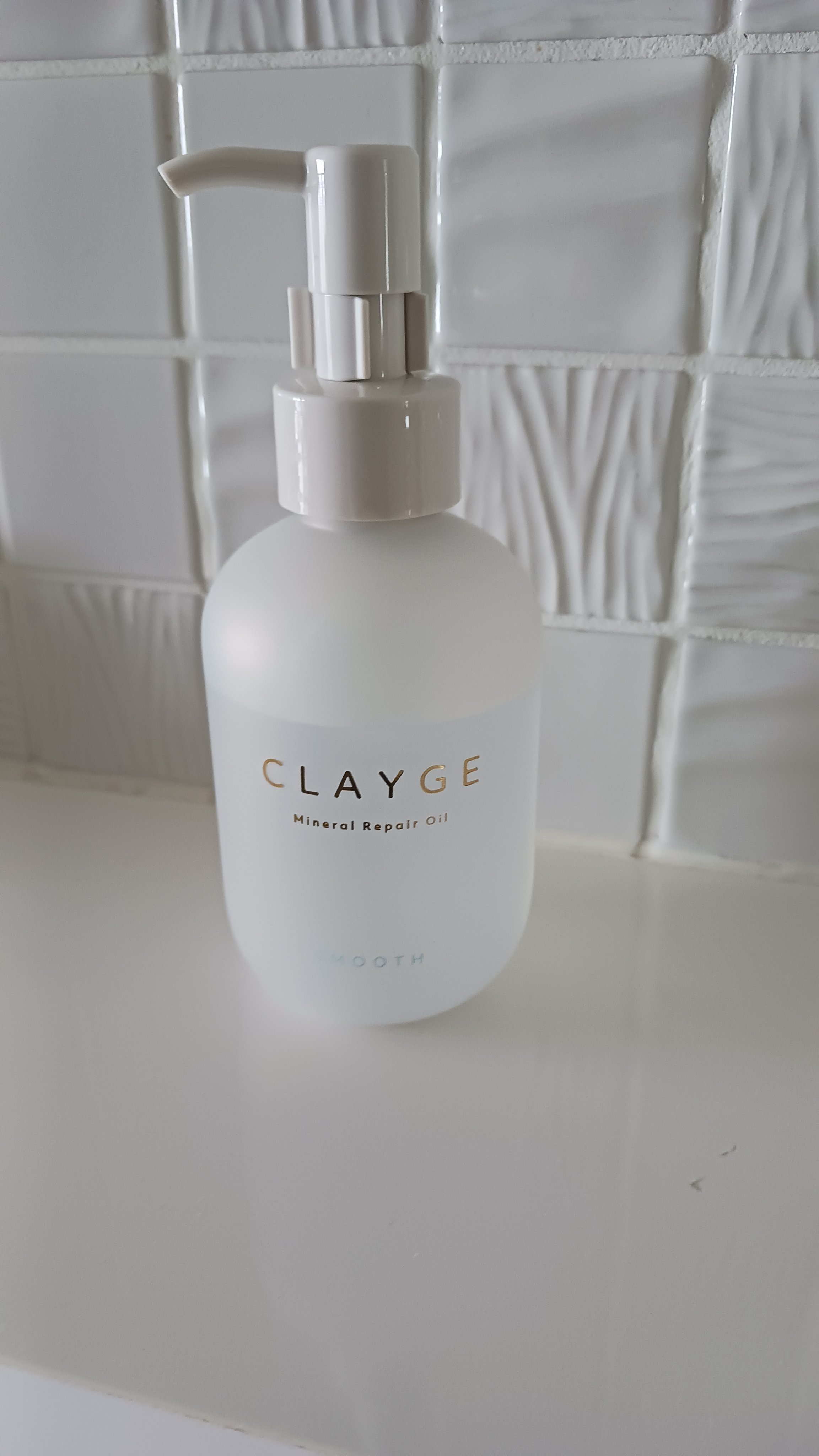 CLAYGE ミネラルリペアオイル スムースのクチコミ「【CLAYGE】
ミネラルリペアオイル スムース120ml
見た目がおしゃれなヘアオイルです。.....」（1枚目）