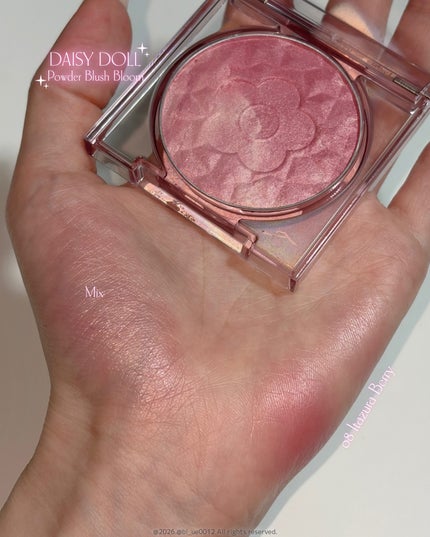 デイジードール パウダー ブラッシュ ブルーム/DAISY DOLL by MARY QUANT/パウダーチークを使ったクチコミ(3枚目)