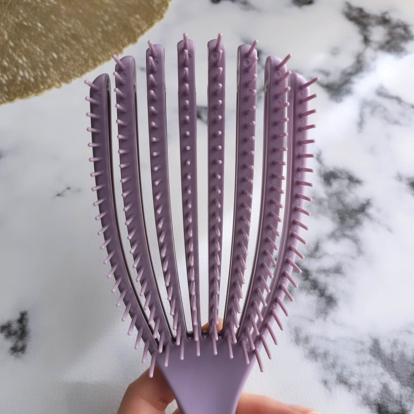 マペペ フィンガーフレックスブラシのクチコミ「＜マペペ フィンガーフレックスブラシ＞を愛用中♪

髪するする、頭皮じんわりときほぐす✨
＜マ.....」（3枚目）