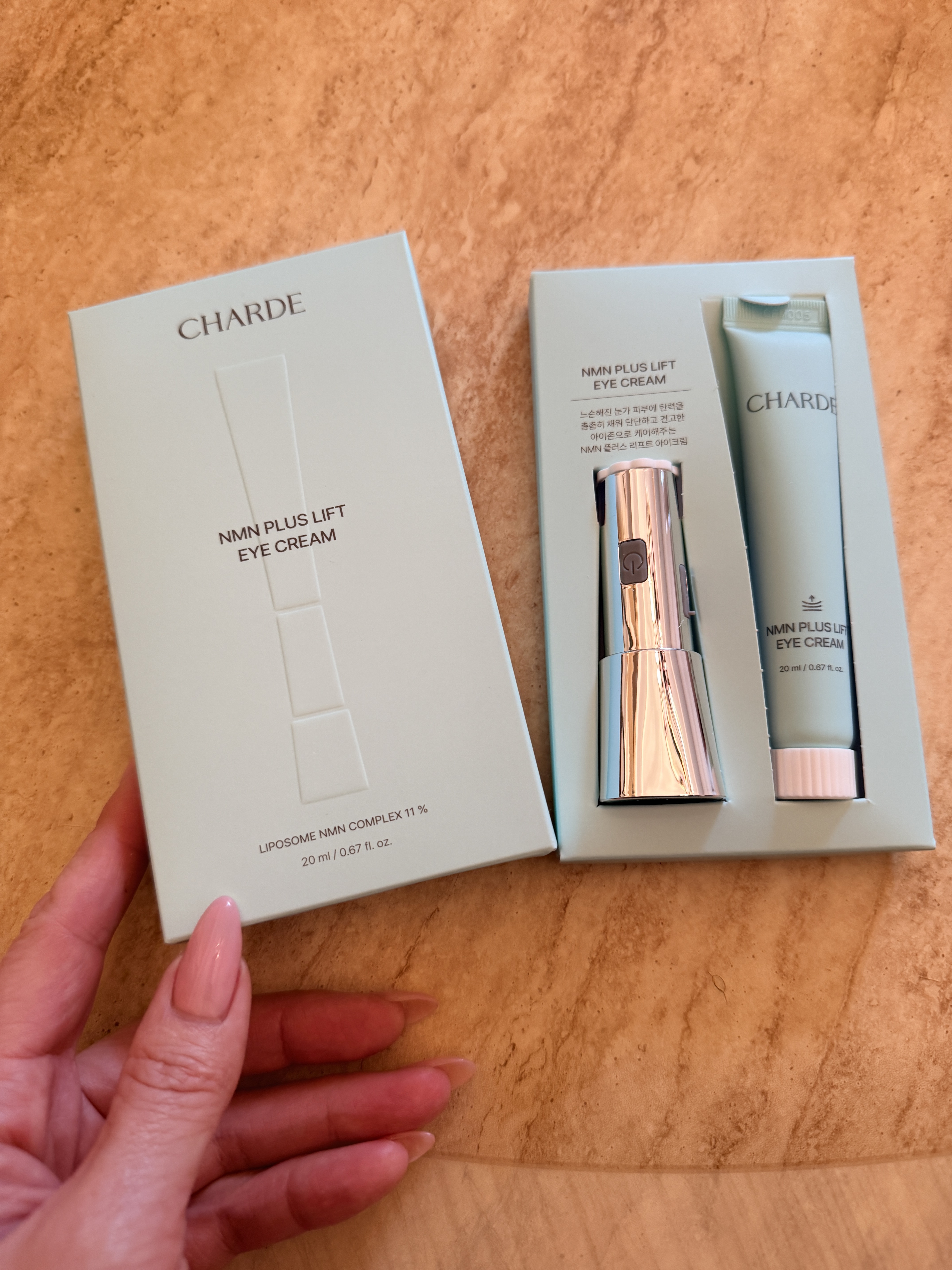 NMNプラスリフトアイクリーム/CHARDE/アイケア・アイクリームを使ったクチコミ（1枚目）