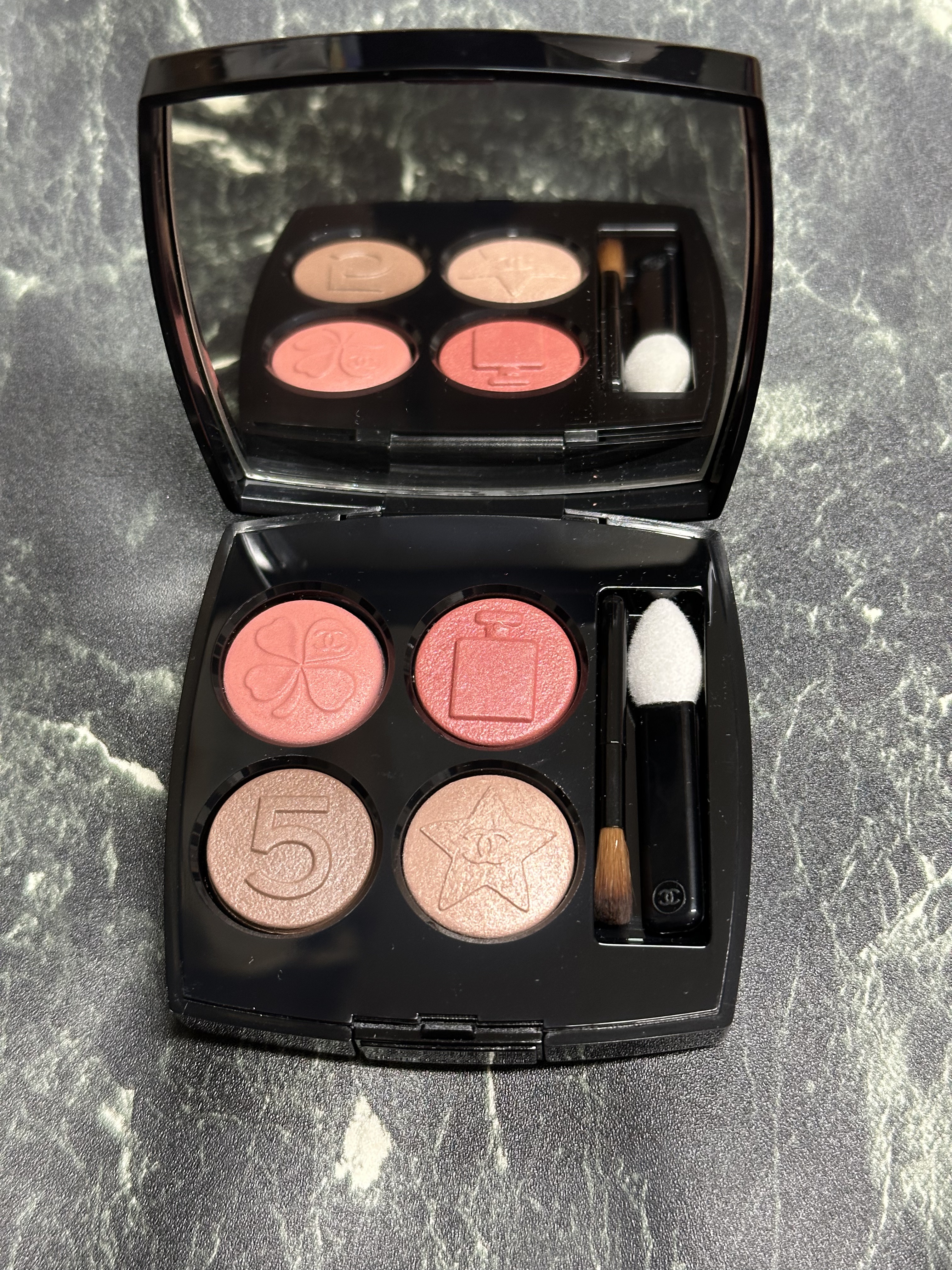 レ キャトル オンブル ブトン/CHANEL/アイシャドウパレットを使ったクチコミ（3枚目）