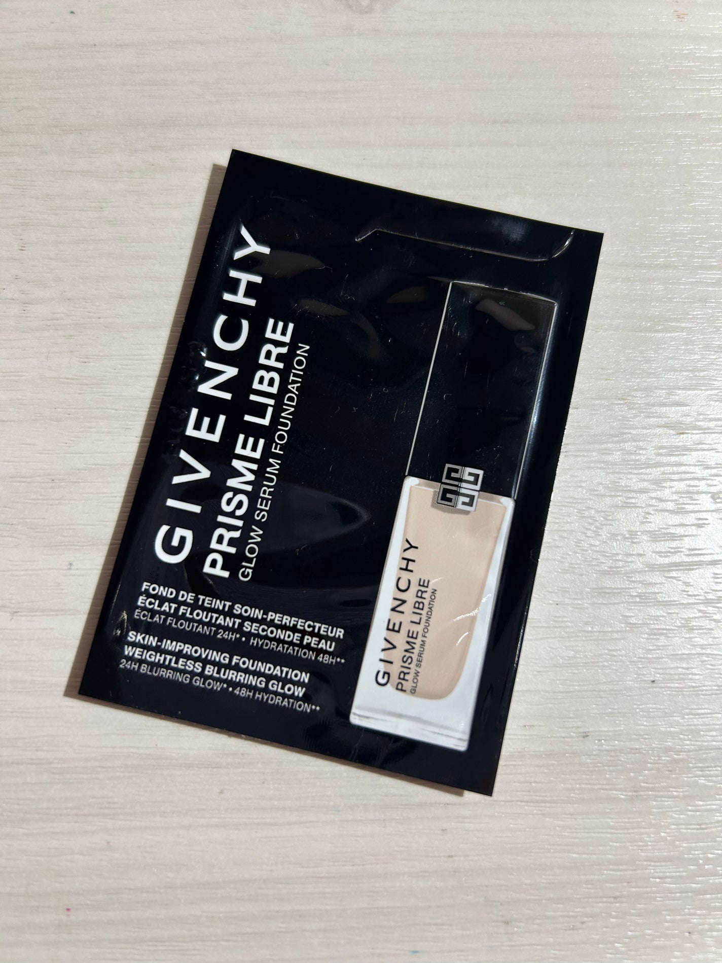 プリズム・リーブル・スキンケアリング・グロウ/GIVENCHY/リキッドファンデーションを使ったクチコミ(1枚目)
