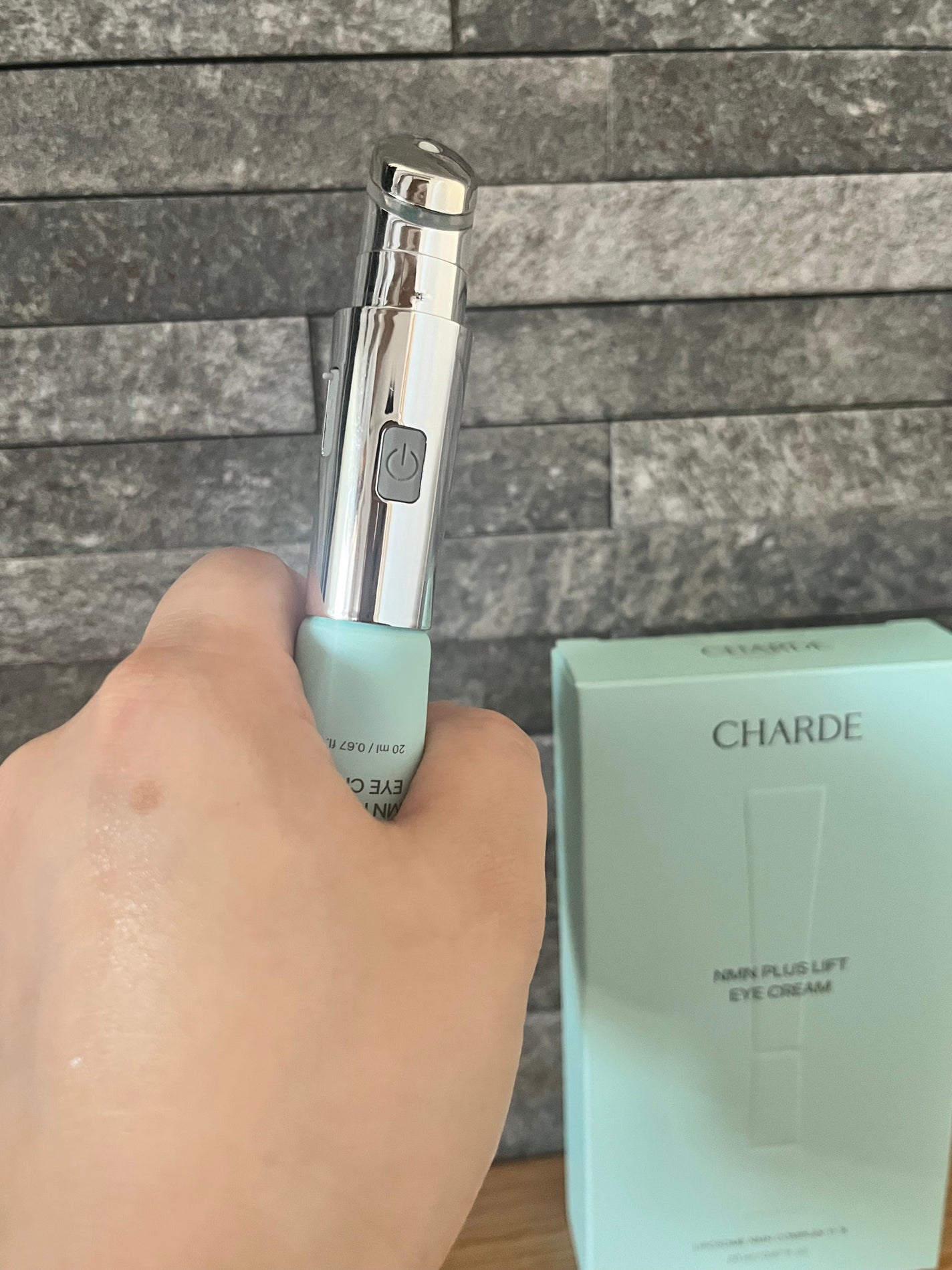 NMNプラスリフトアイクリーム/CHARDE/アイケア・アイクリームを使ったクチコミ(4枚目)