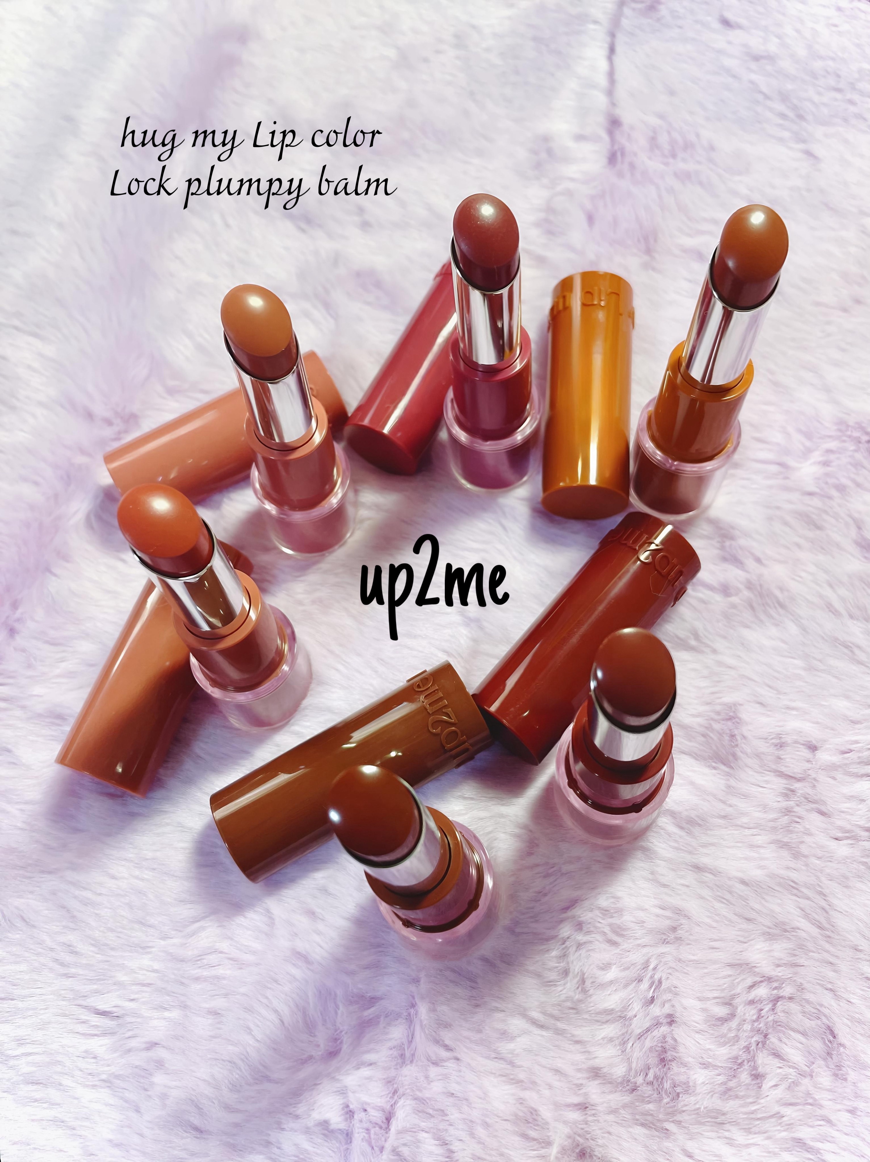 ぎゅっとハグして、
むっちり質感と発色をキープする
up2meのプランプバームリップ。

⁡
リップクリーム感覚でスルッと塗れて、
少し待つとツヤ感のあるジェル膜が完成するのが特徴。
（塗ったあとは、こすり合わせずに約3分待つのがポイント）