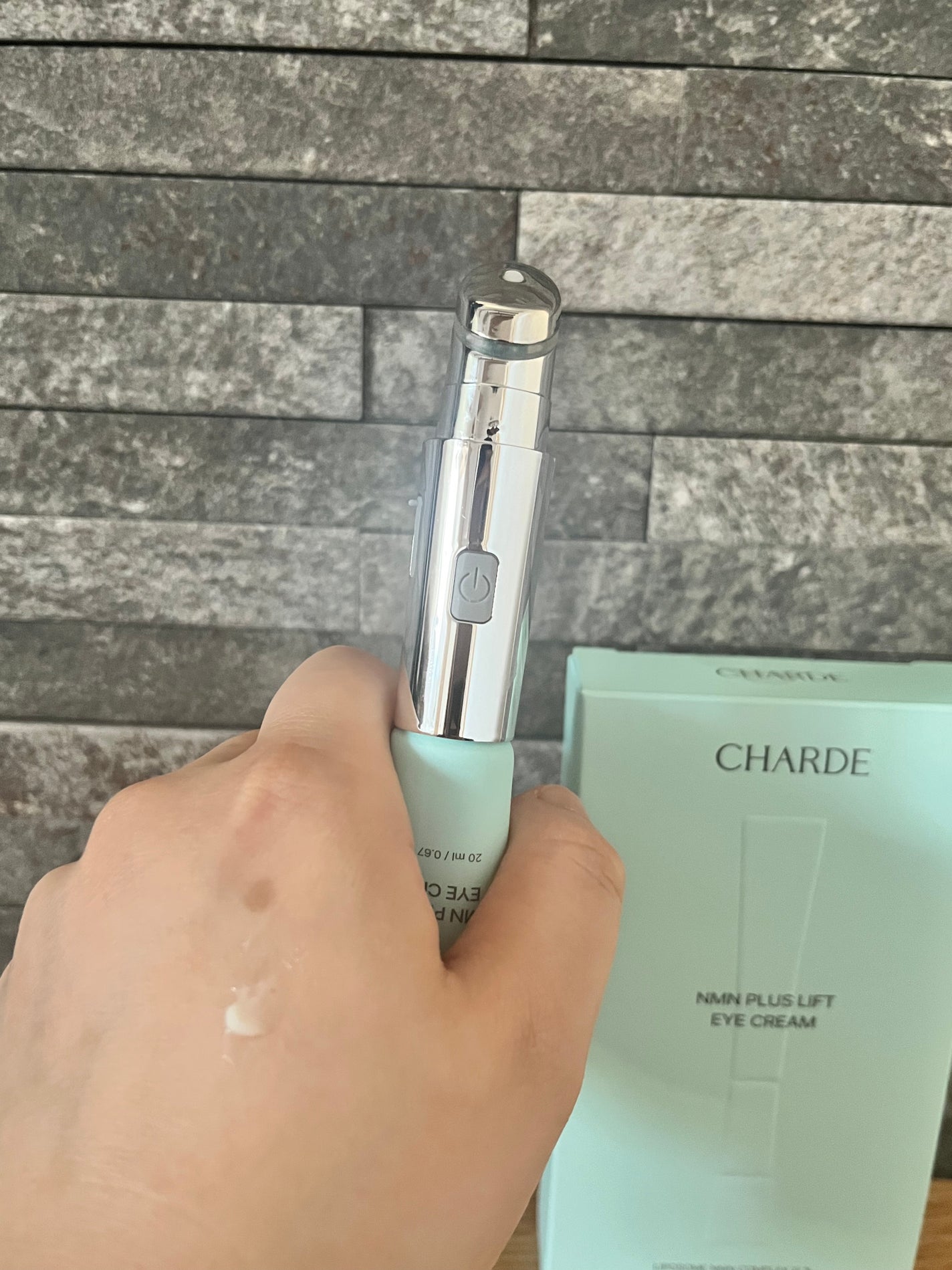 NMNプラスリフトアイクリーム/CHARDE/アイケア・アイクリームを使ったクチコミ(3枚目)