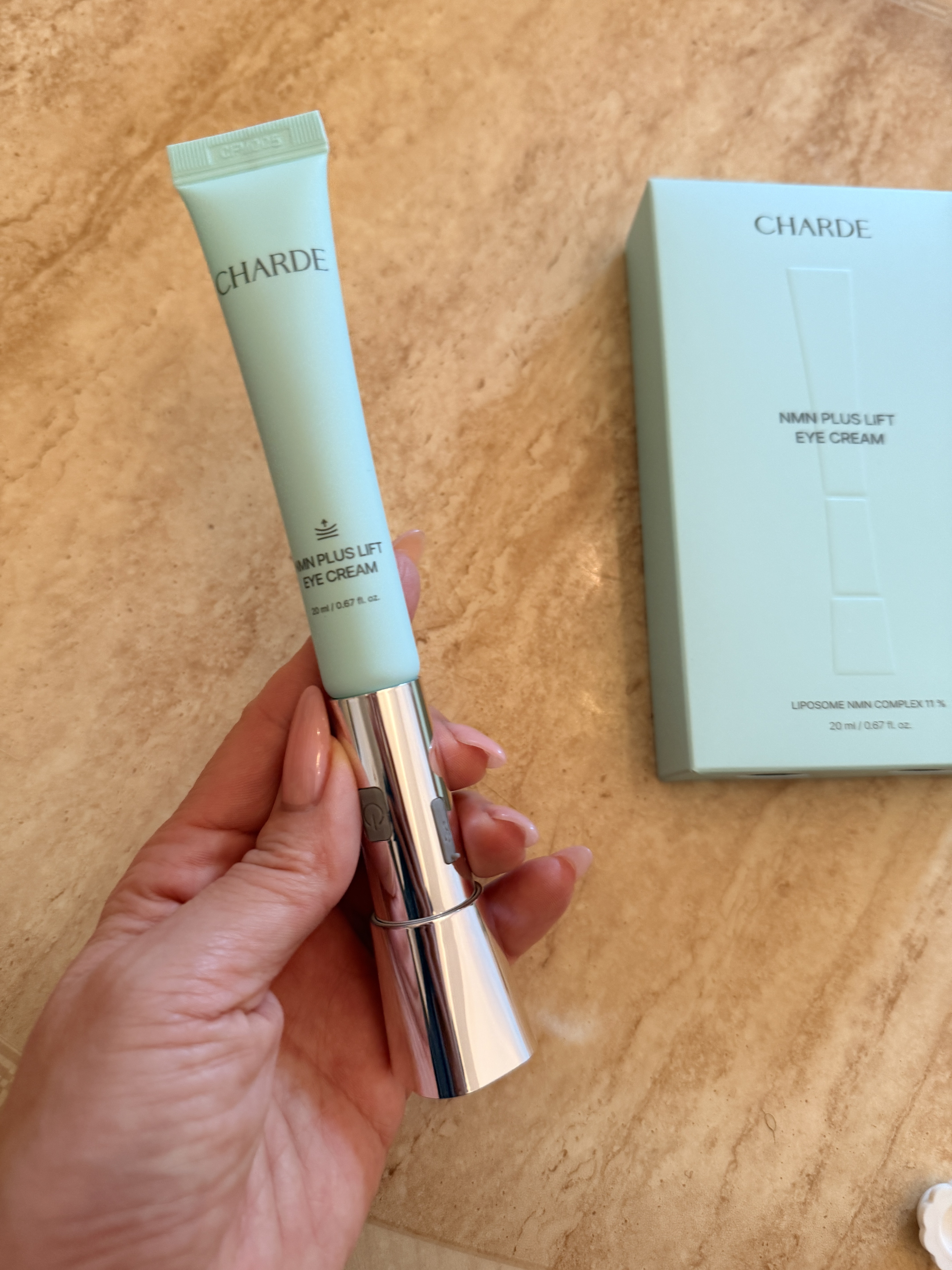 NMNプラスリフトアイクリーム/CHARDE/アイケア・アイクリームを使ったクチコミ（2枚目）
