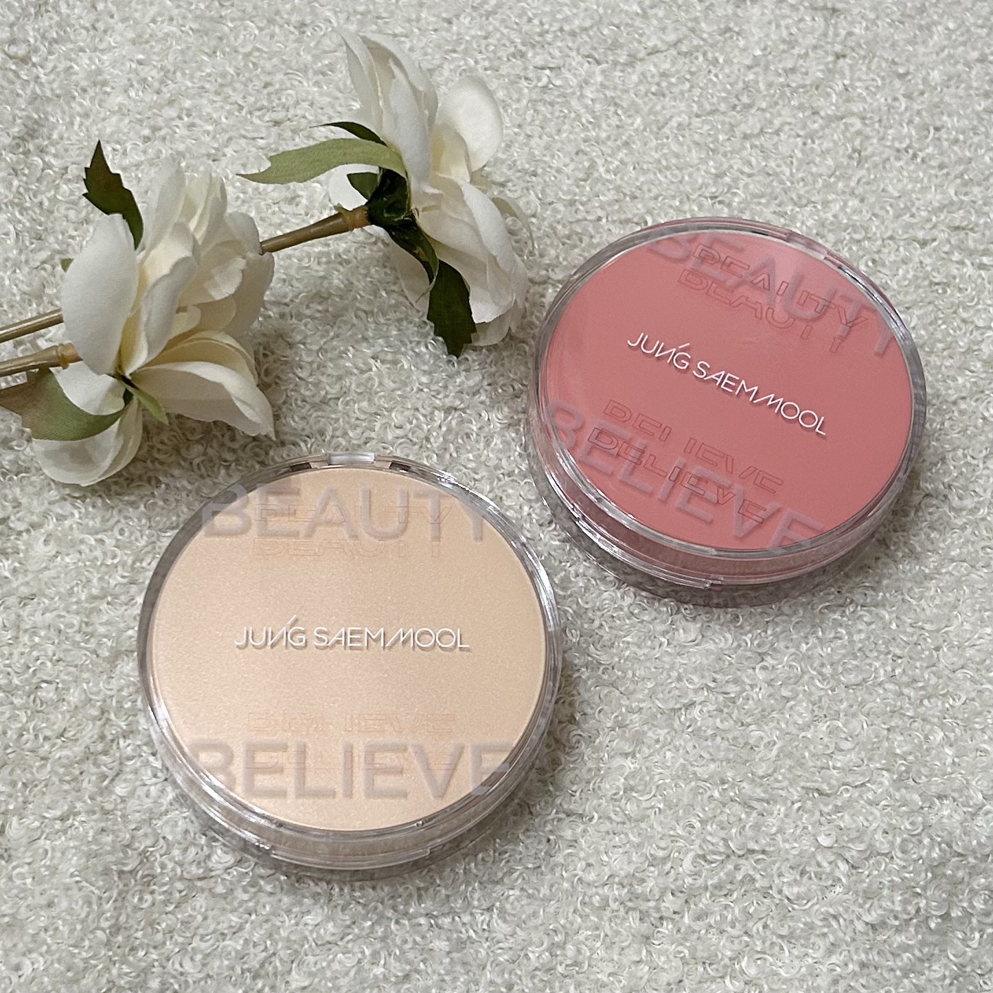 ジョンセンムルから新しく登場した
クッションタイプのチークと
ハイライターが出たから使ってみた⭐️

クッションタイプのチーク初めて使ったけど
ベースメイクの上から重ねてもヨレにくくて
ツヤ感と血色感がめっちゃ良い◎

ハイライターも水分た