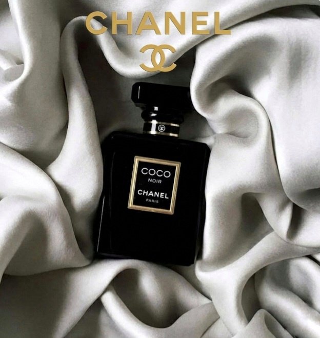CHANEL
ココ ヌワール オードゥ パルファム
ヴァポリザター50ml

CHANELと黒。
カッコいい。
ルミナスアンバ－の香りが洗練された印象です。