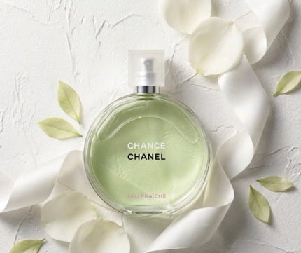 CHANEL CHANCE EAU TENDRE (チャンス オー タンドゥル)のクチコミ「CHANEL
CHANCE EAU TENDRE
今年はグリーンの香りも使っていきたい💓
い.....」(2枚目)