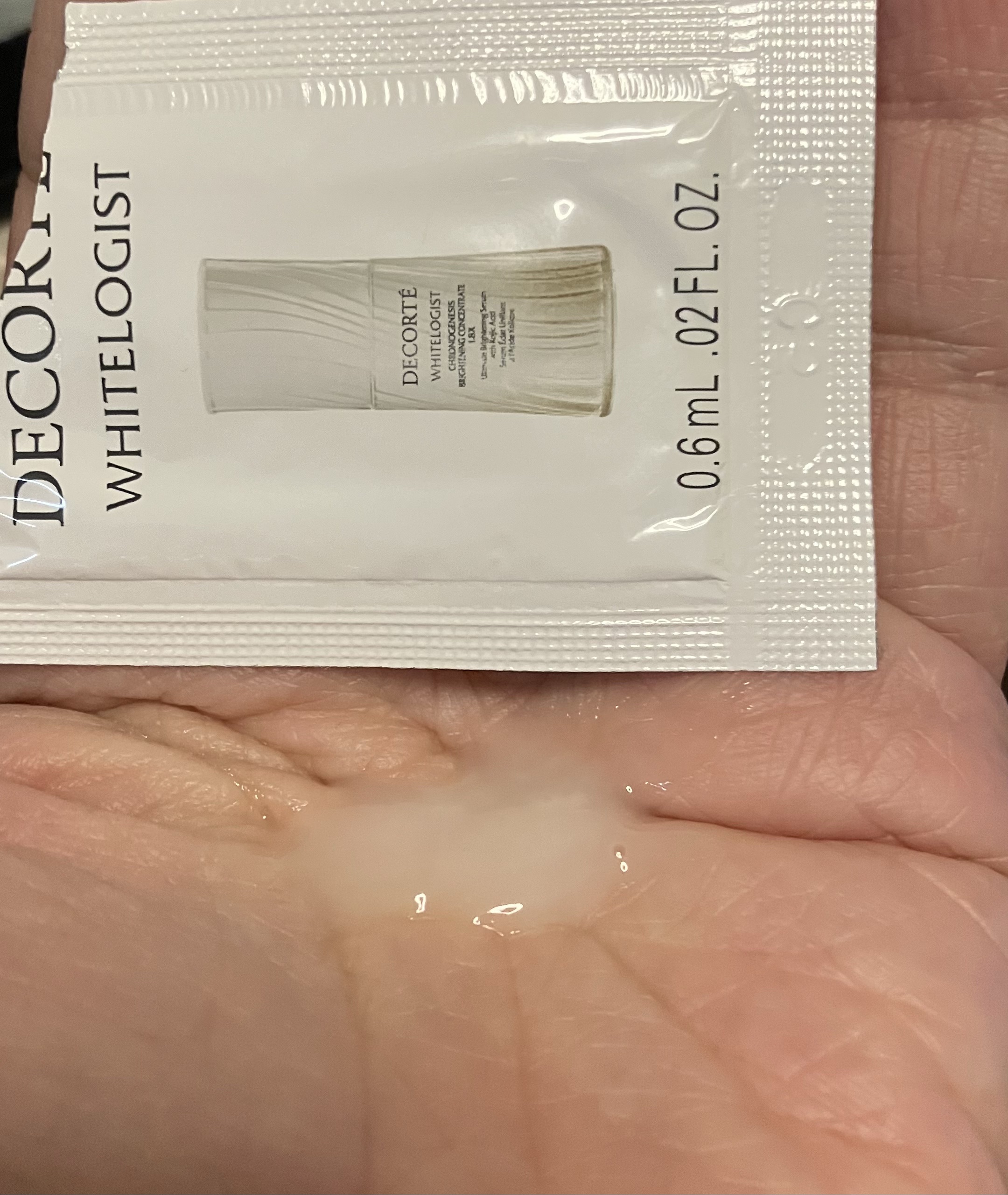 コスメデコルテ　ホワイトロジスト　クロノジェネシス　ブライトニング コンセントレイト １．８Ｘ【医薬部外品】＜美白美容液＞/DECORTÉ/美容液を使ったクチコミ（2枚目）